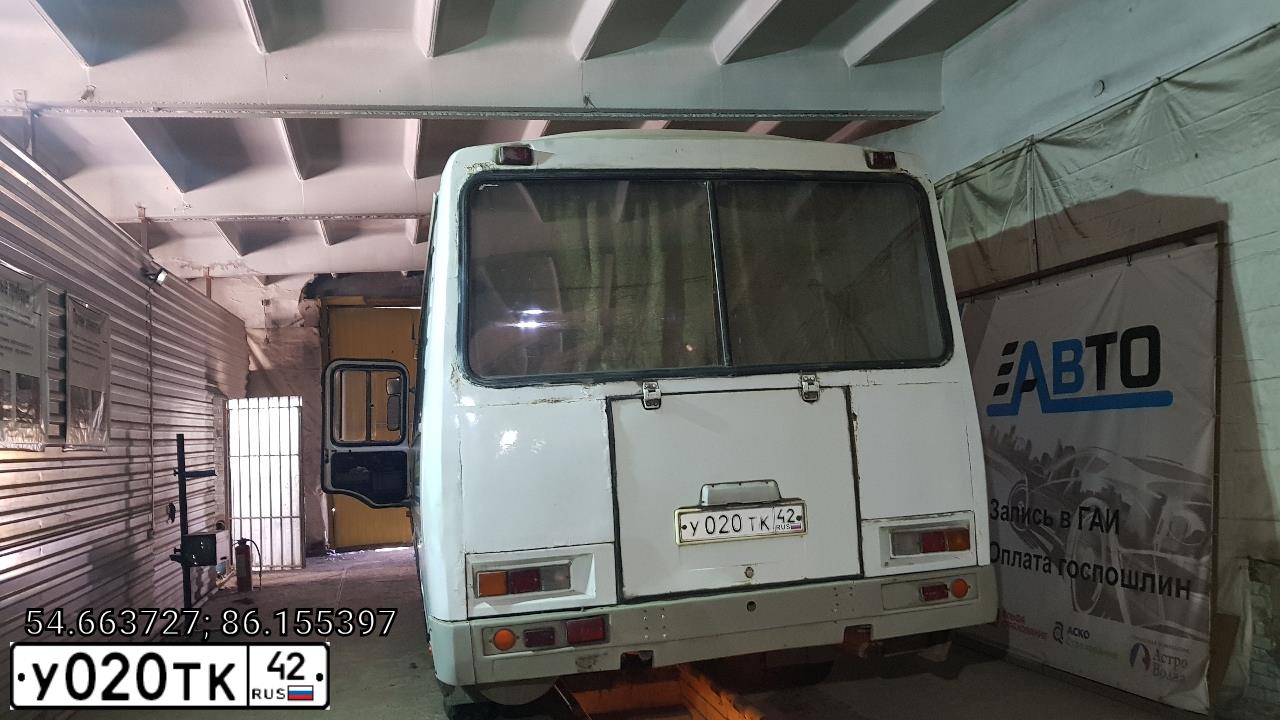 Фото автомобиля PAZ 3205, 2008 — госномер У020ТК42. Цвет: Белый