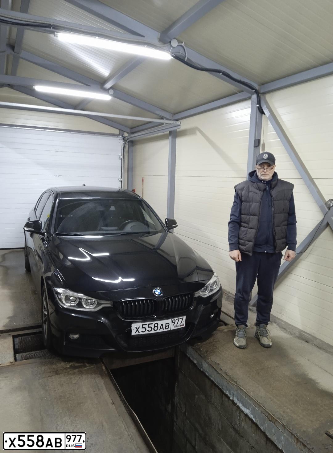 Фото автомобиля BMW SERIE 3, 2016 — госномер Р112ОТ790. Цвет: ЧЕРНЫЙ