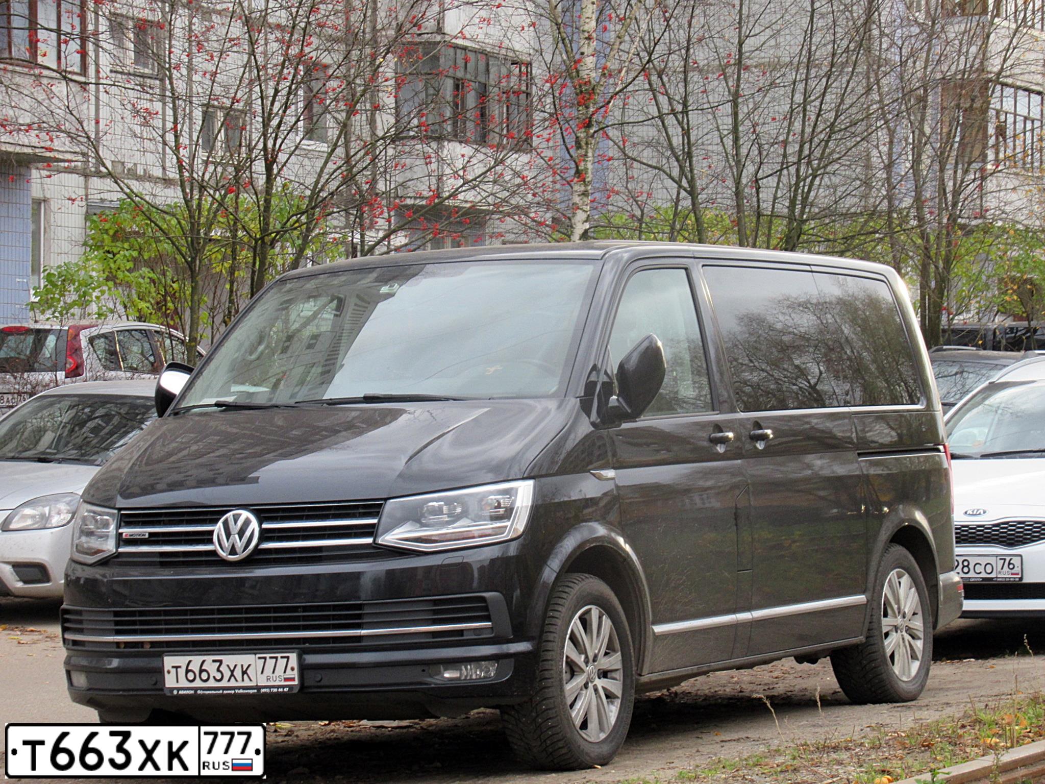 Фото автомобиля VOLKSWAGEN MULTIVAN, 2016 — госномер В725АМ790. Цвет: ЧЕРНЫЙ