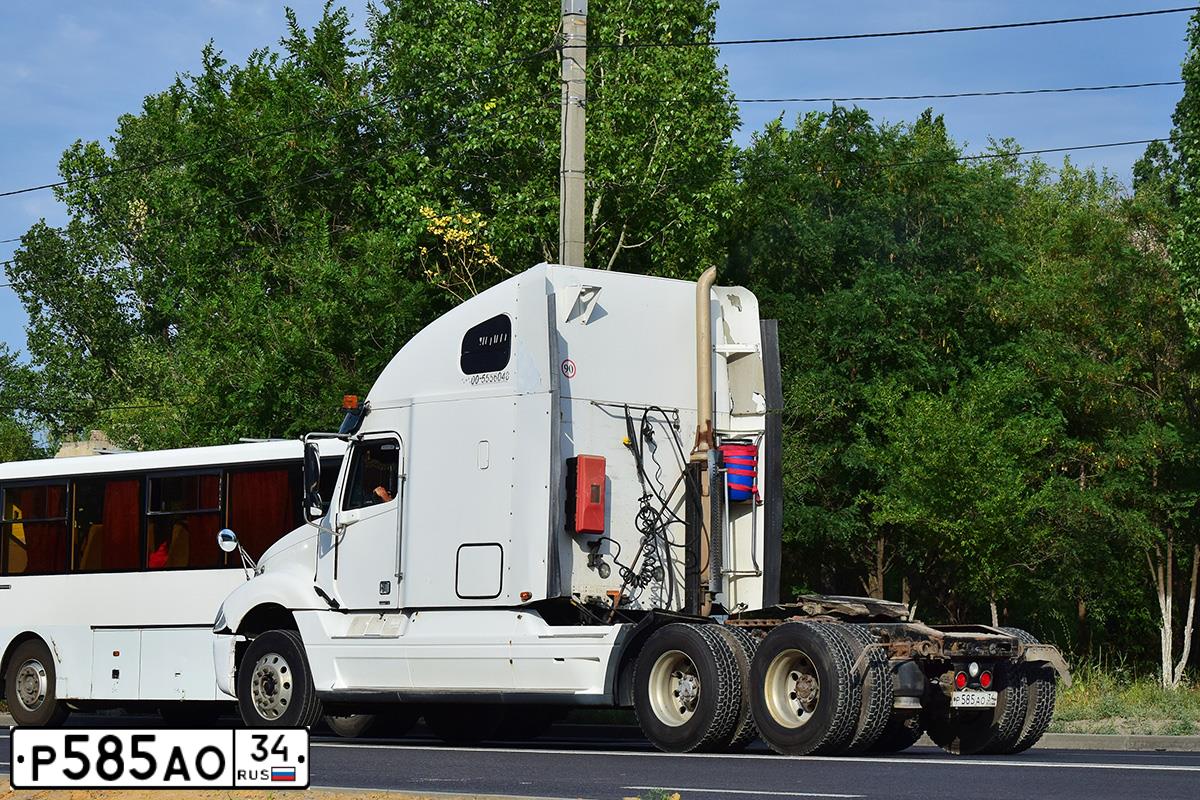 Фото автомобиля MERCEDES ACTROS, 2012 — госномер Р667АК198. Цвет: Белый