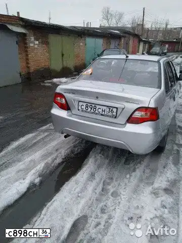 Фото автомобиля DAEWOO NEXIA, 2012 — госномер Х681ХР161. Цвет: Серебристый