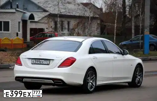 Фото автомобиля MERCEDES S-KLASSE, 2014 — госномер Е399ЕХ777. Цвет: БЕЛЫЙ