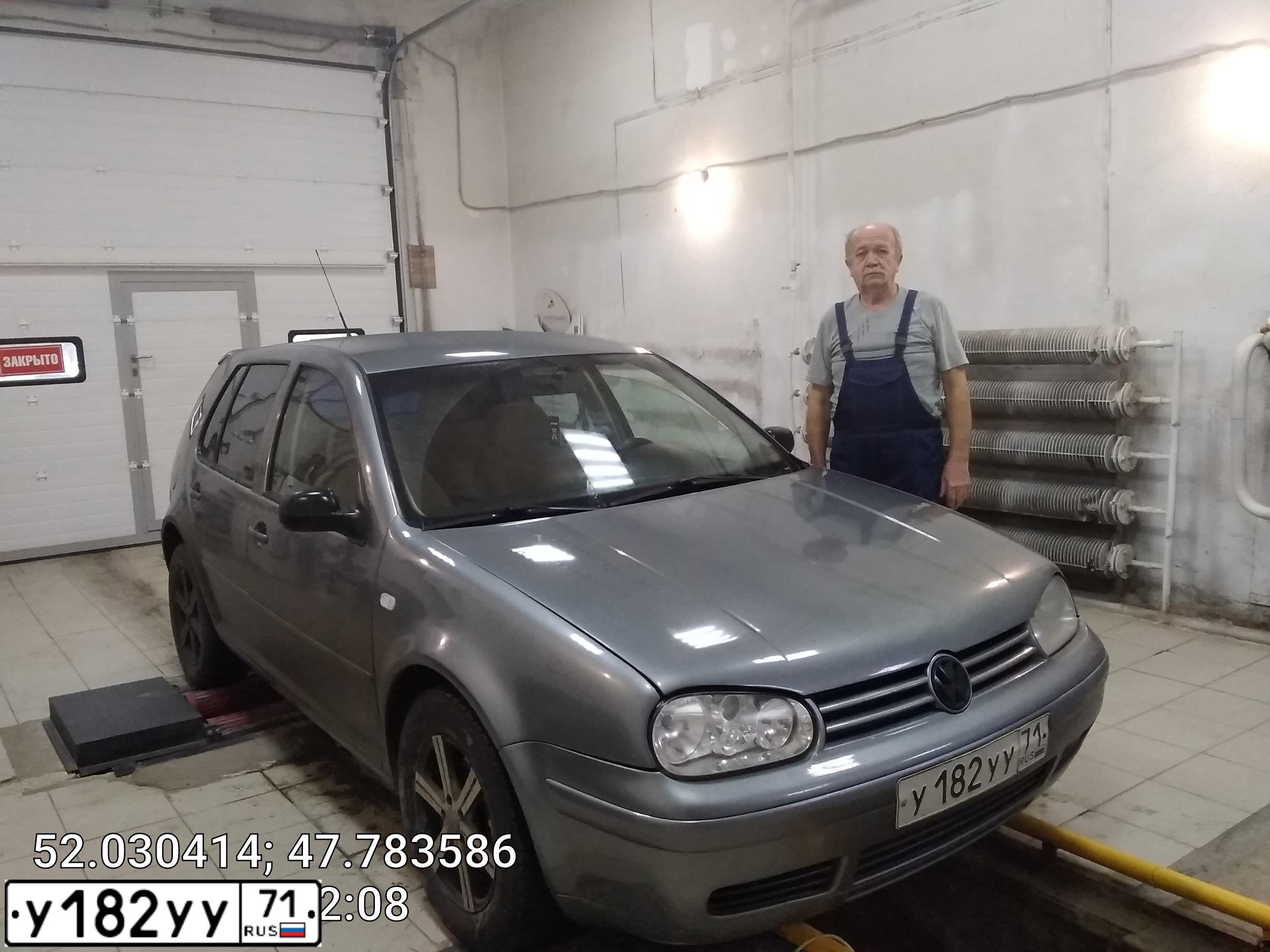 Фото автомобиля VOLKSWAGEN GOLF, 1998 — госномер У182УУ71. Цвет: синий
