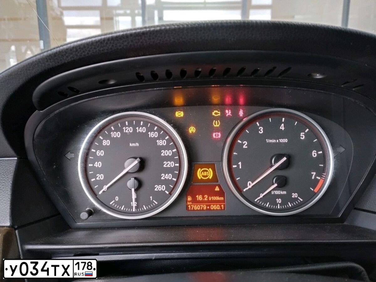 Фото автомобиля BMW 525I, 2004 — госномер Т832МВ198