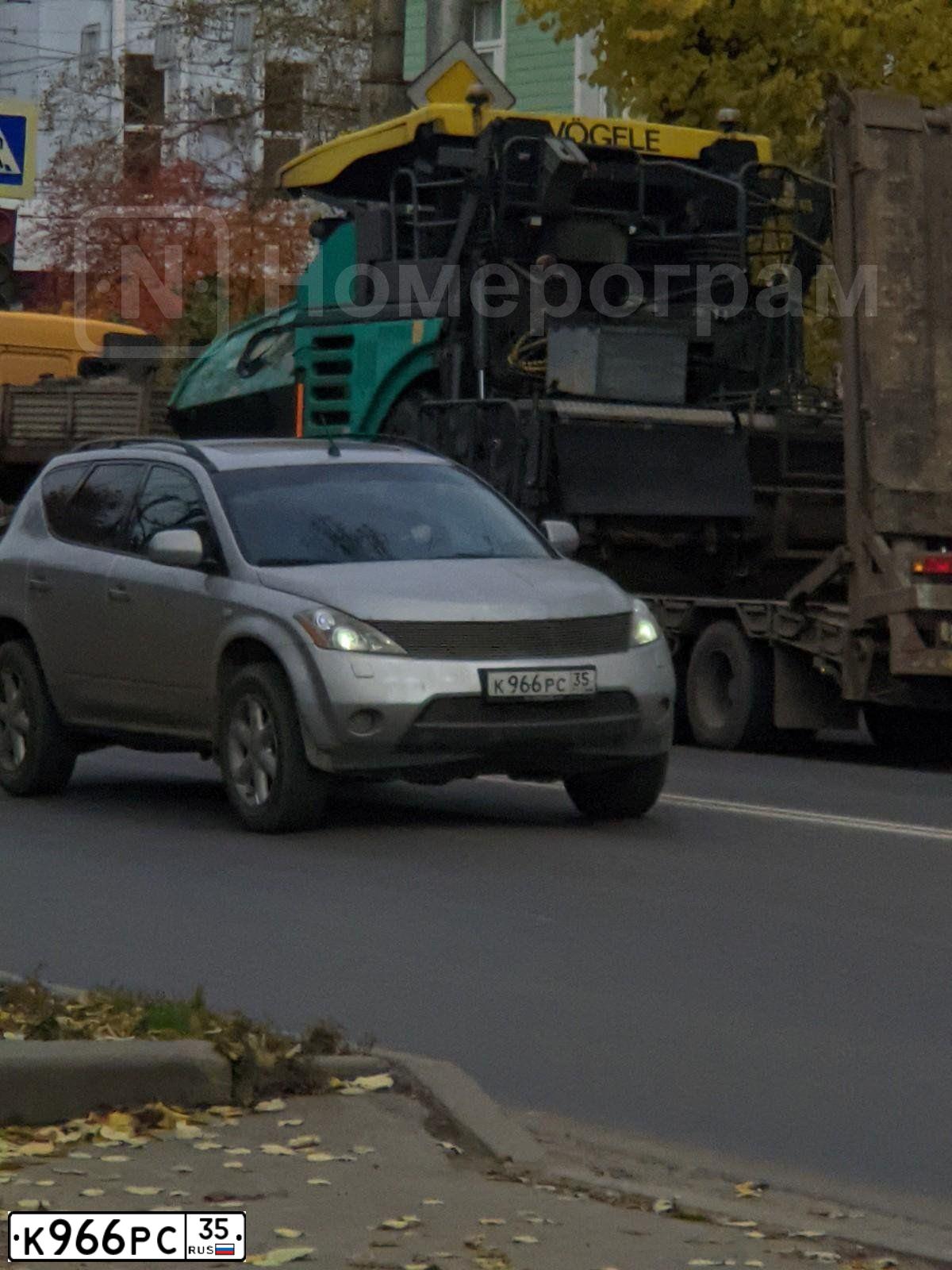 Фото автомобиля NISSAN MURANO, 2005 — госномер У796УР76. Цвет: СЕРЫЙ