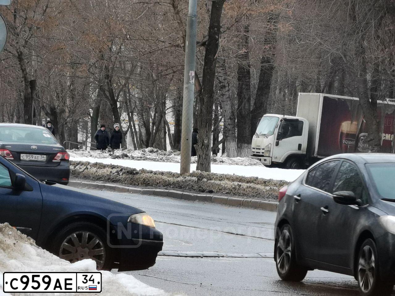 Фото автомобиля TOYOTA COROLLA, 2011 — госномер К168СТ196. Цвет: Серый