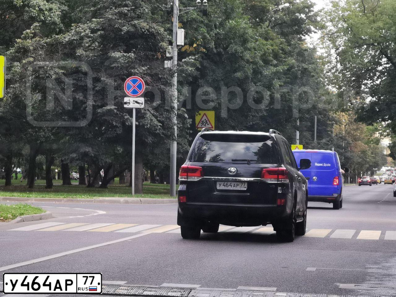 Фото автомобиля MITSUBISHI PAJERO, 2012 — госномер У464АР77. Цвет: ЧЕРНЫЙ