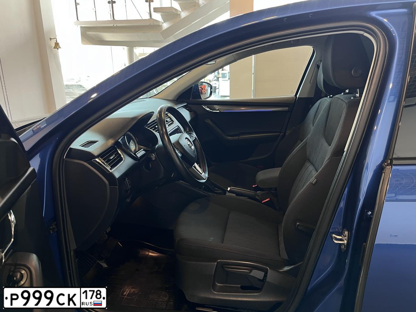 Фото автомобиля MERCEDES E-KLASSE, 2013 — госномер Р999СК178. Цвет: Белый