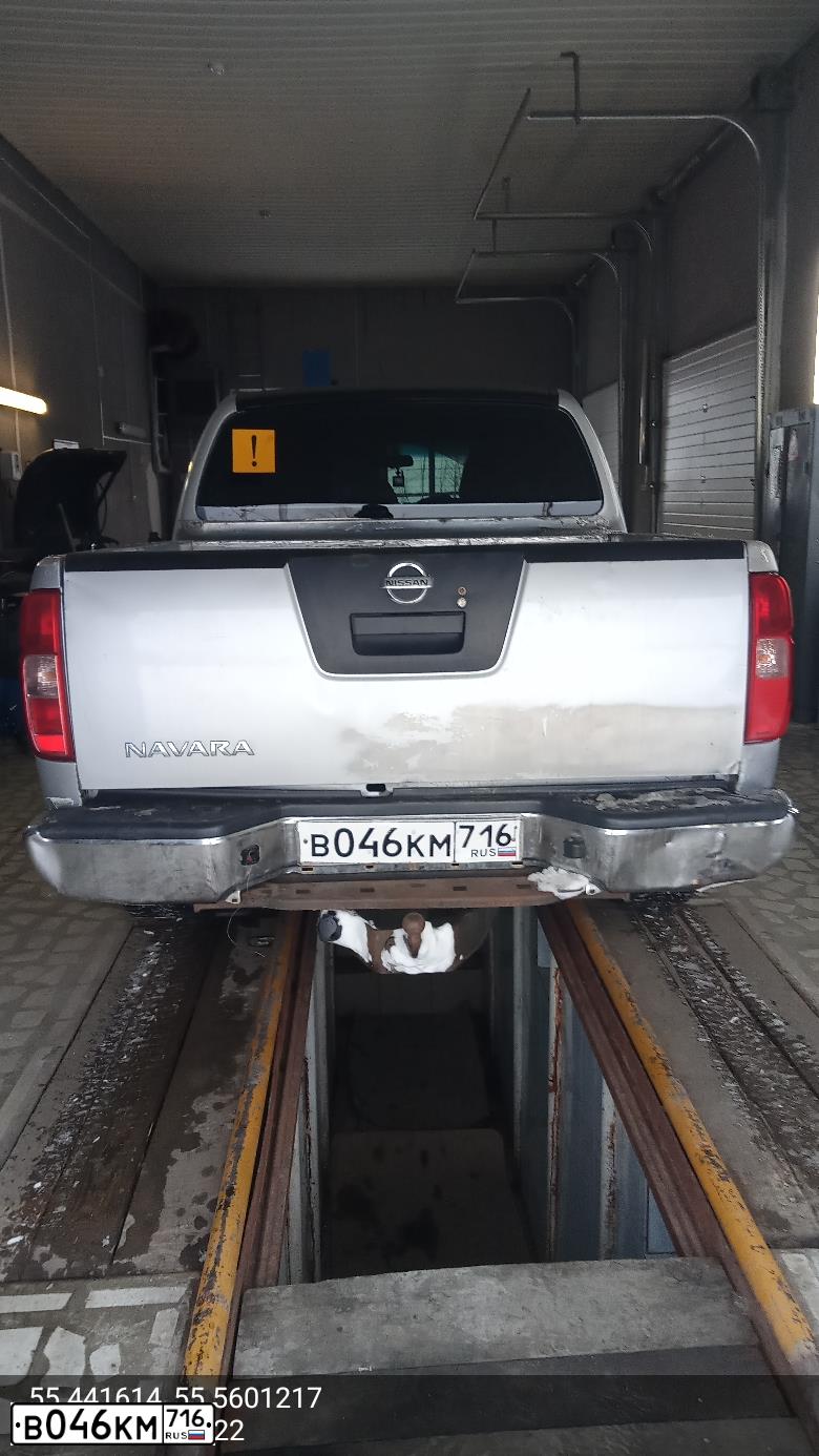 Фото автомобиля NISSAN NAVARA, 2013 — госномер Т395НО116. Цвет: Серебристый