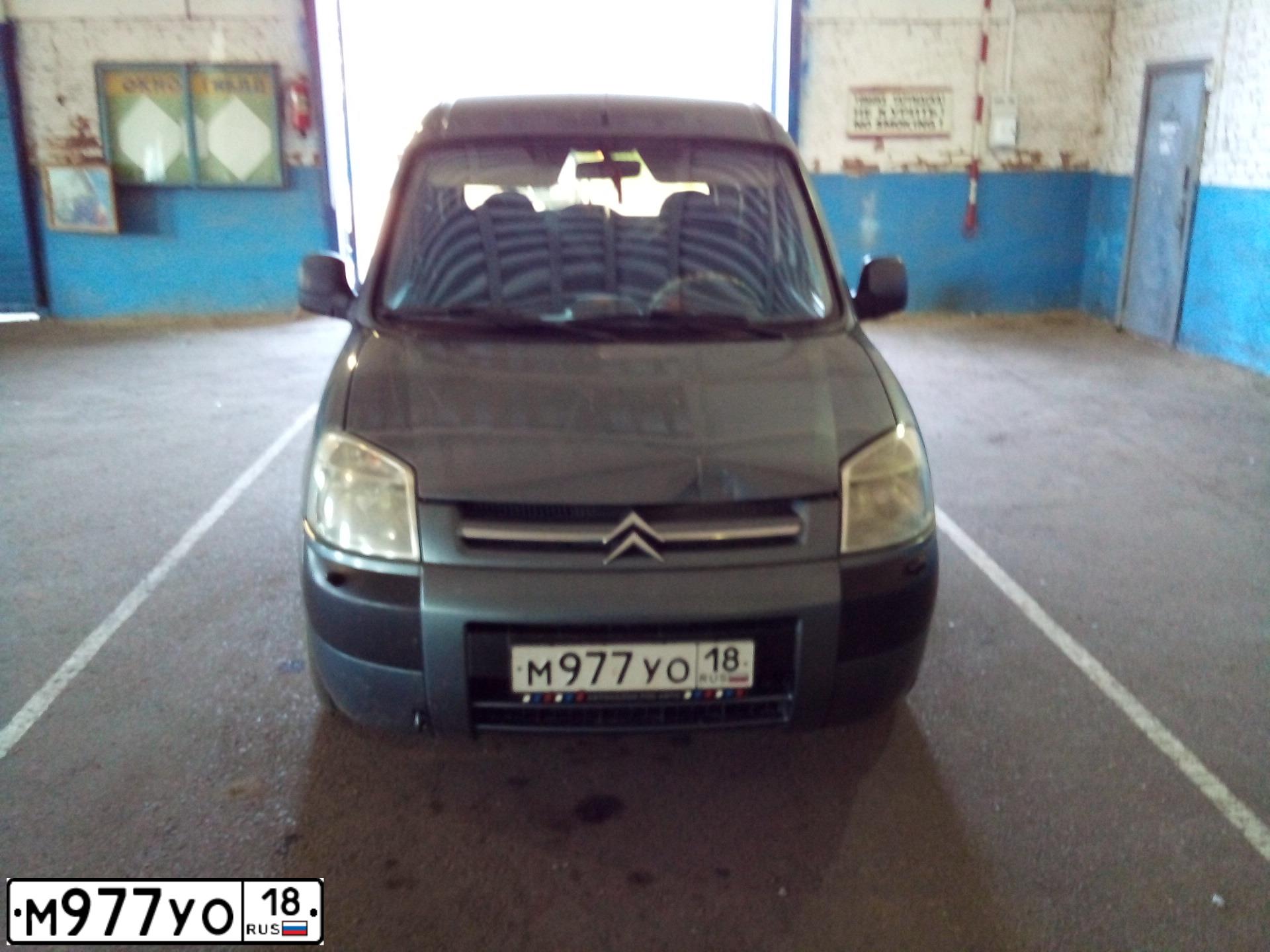 Фото автомобиля CITROEN BERLINGO, 2007 — госномер М977УО18. Цвет: СЕРЫЙ