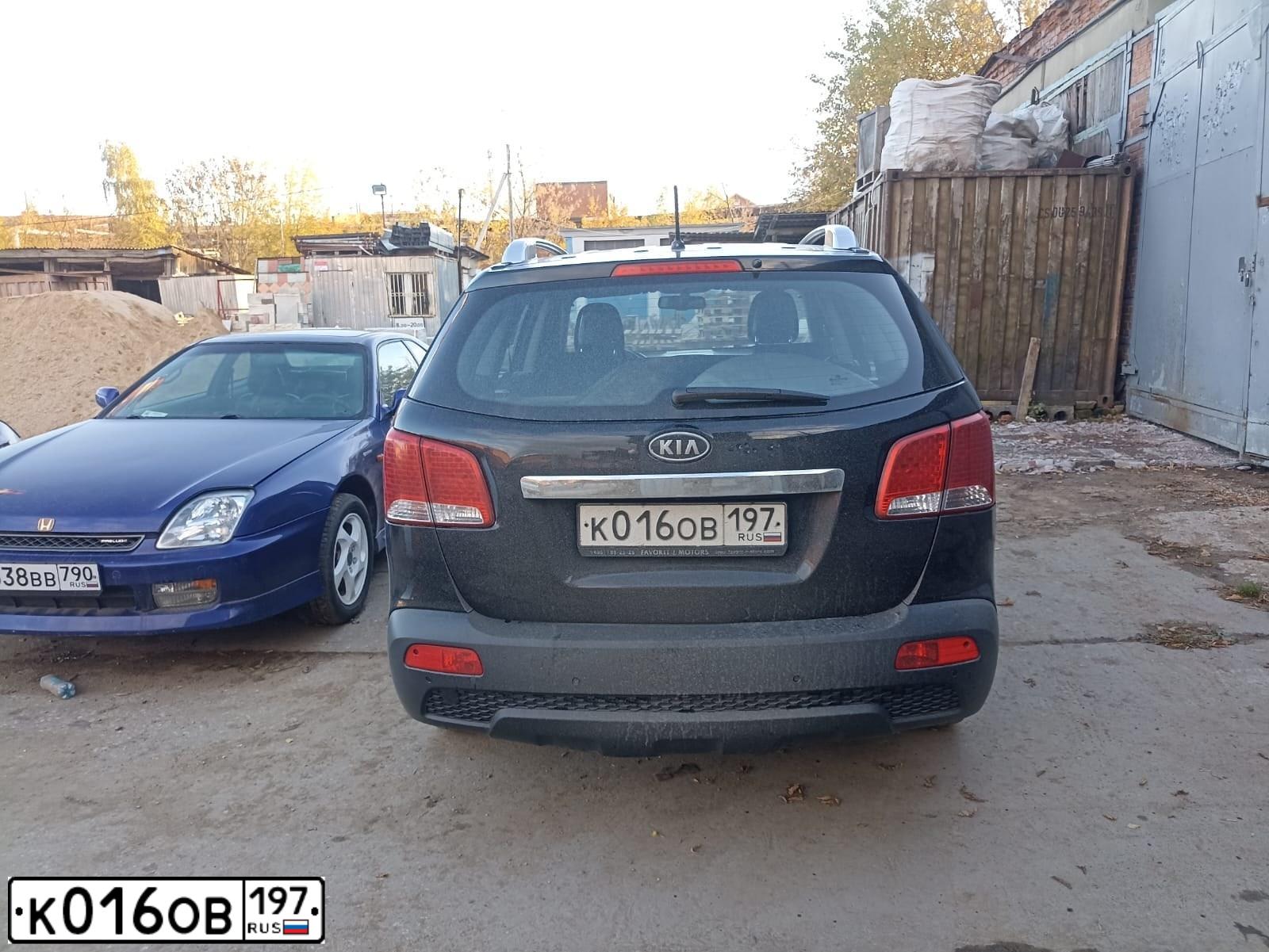 Фото автомобиля KIA SORENTO, 2011 — госномер К016ОВ197. Цвет: ЧЕРНЫЙ
