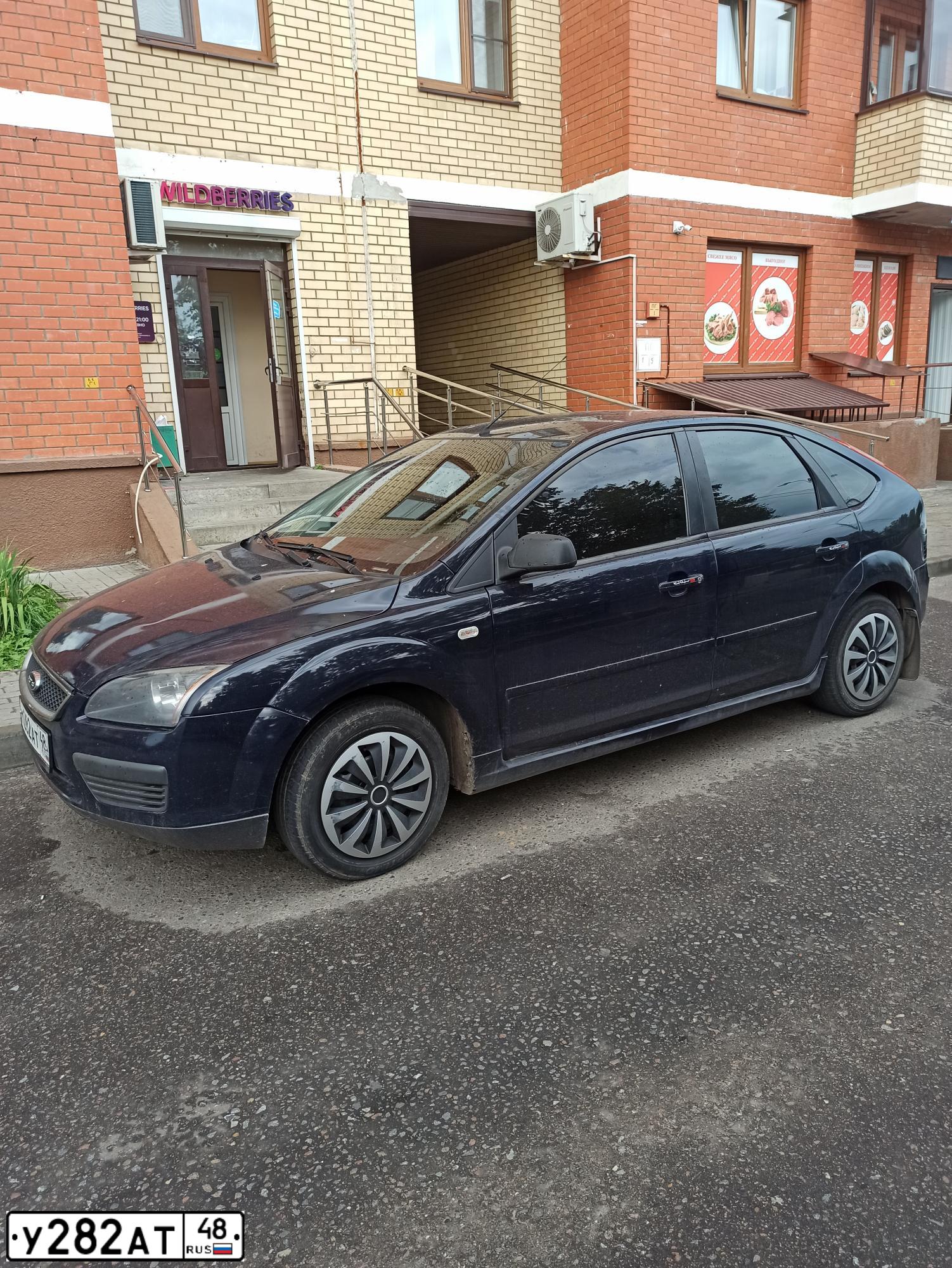 Фото автомобиля FORD FOCUS, 2005 — госномер У282АТ48. Цвет: ТЕМНО-СИНИЙ