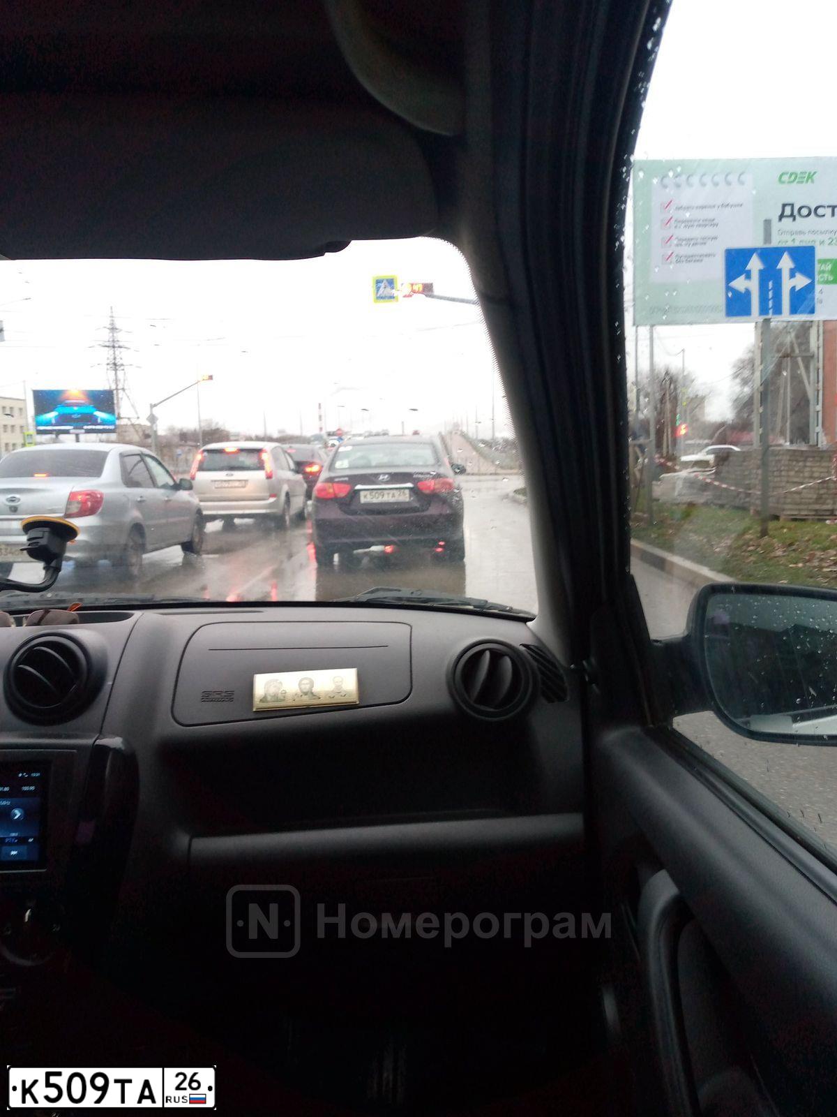 Фото автомобиля HYUNDAI ELANTRA, 2010 — госномер К509ТА26. Цвет: ВИШНЕВЫЙ