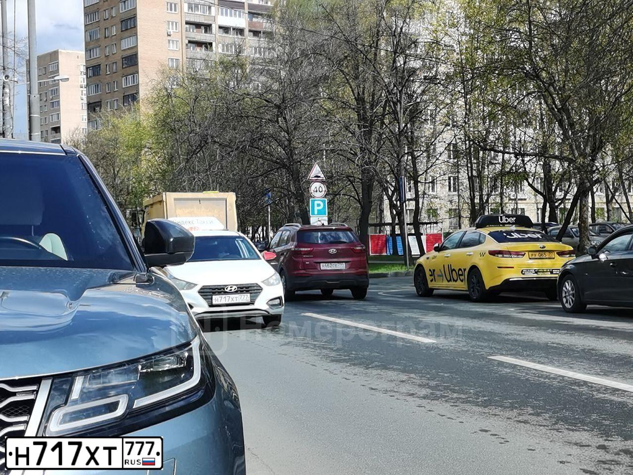 Фото автомобиля HYUNDAI SOLARIS, 2017 — госномер Н717ХТ777. Цвет: Белый