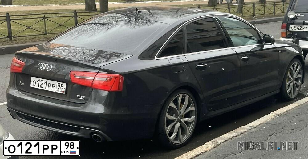 Фото автомобиля MERCEDES S-KLASSE, 2014 — госномер О121РР98. Цвет: ЧЕРНЫЙ