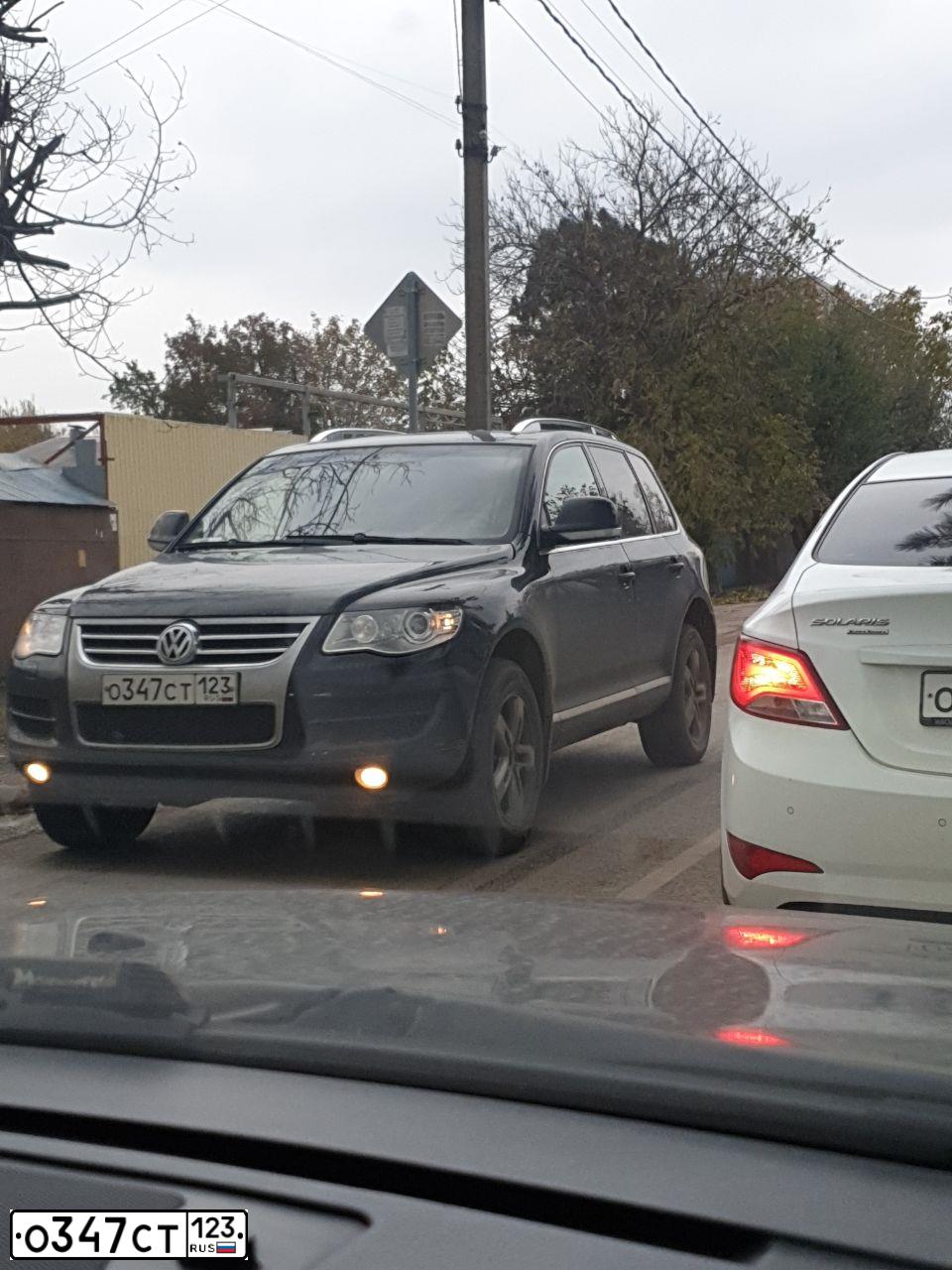 Фото автомобиля VOLKSWAGEN TOUAREG, 2008 — госномер О347СТ123. Цвет: ЧЕРНЫЙ
