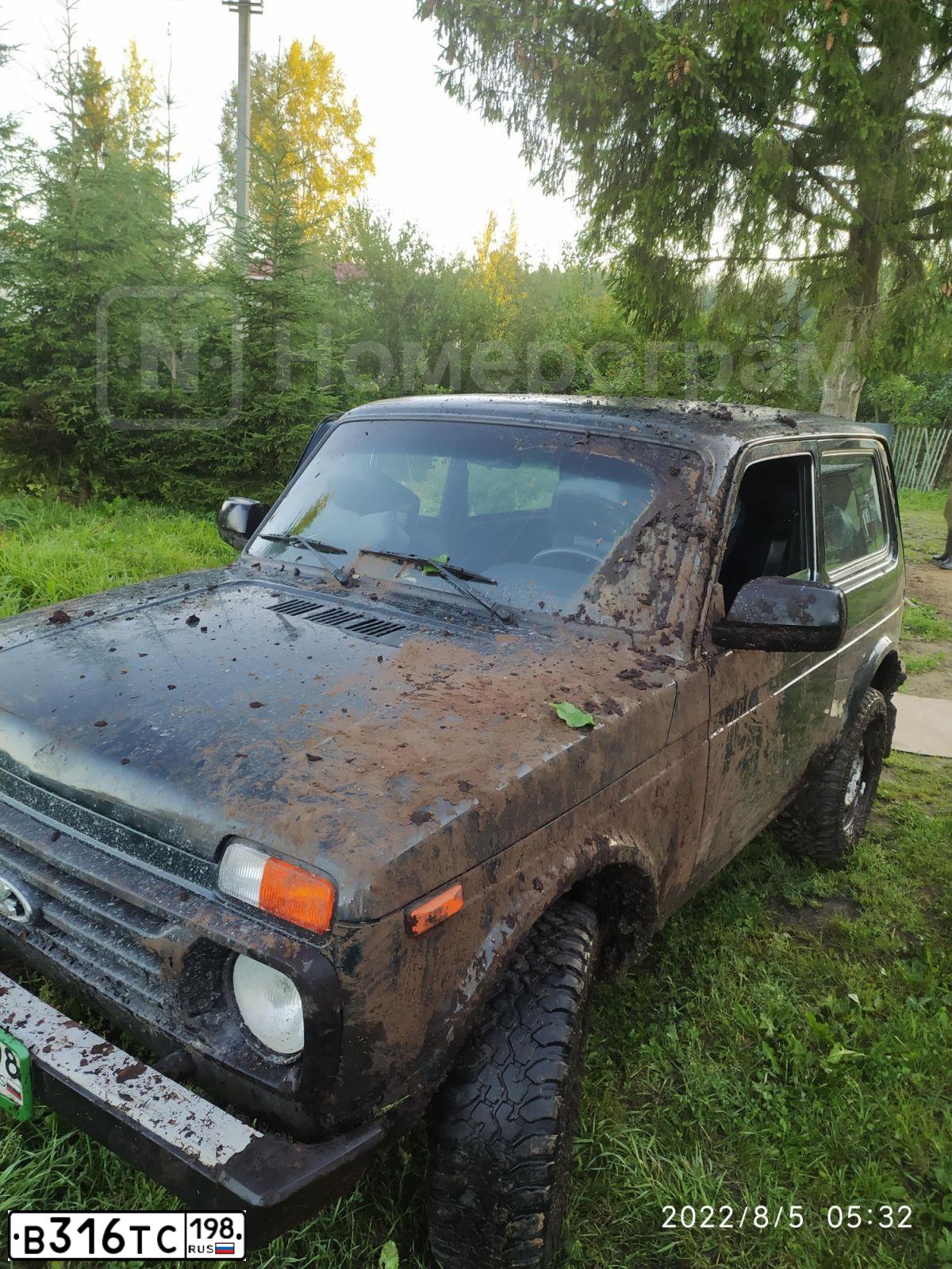 Фото автомобиля LADA NIVA, 2019 — госномер Н078УА198. Цвет: Темно-зеленый