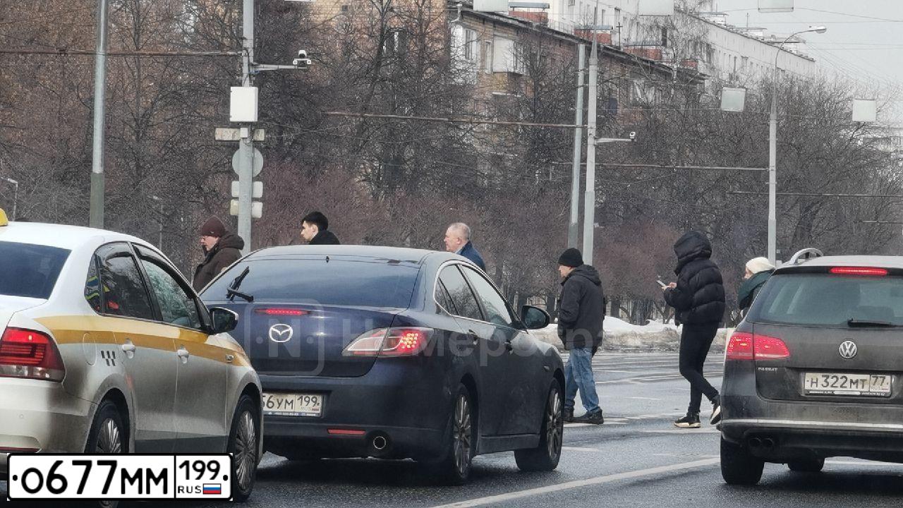 Фото автомобиля NISSAN ALMERA, 2005 — госномер Т860РН790. Цвет: СЕРЫЙ