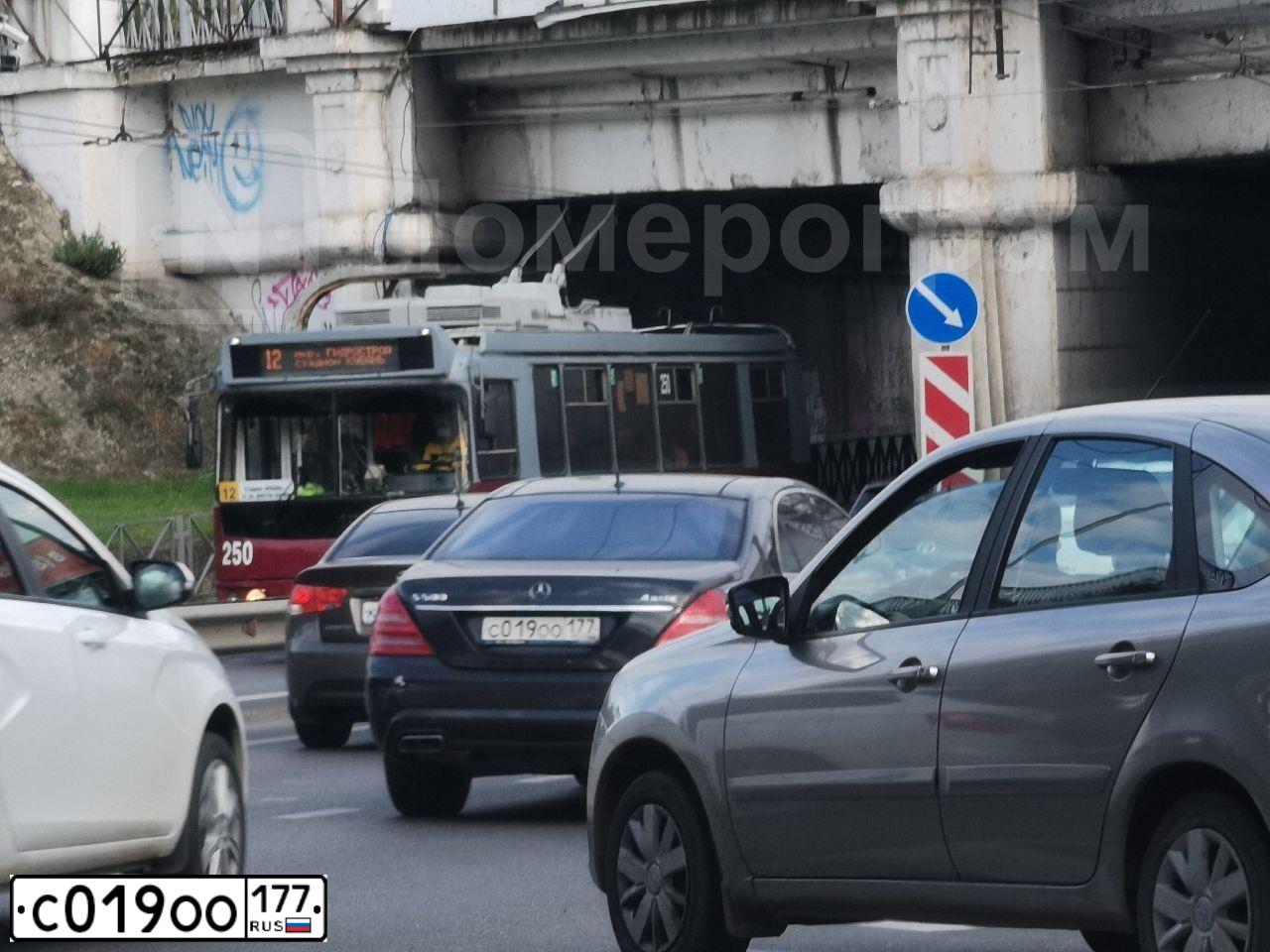 Фото автомобиля MERCEDES S-KLASSE, 2007 — госномер С019ОО177. Цвет: ТЕМНО-СИНИЙ