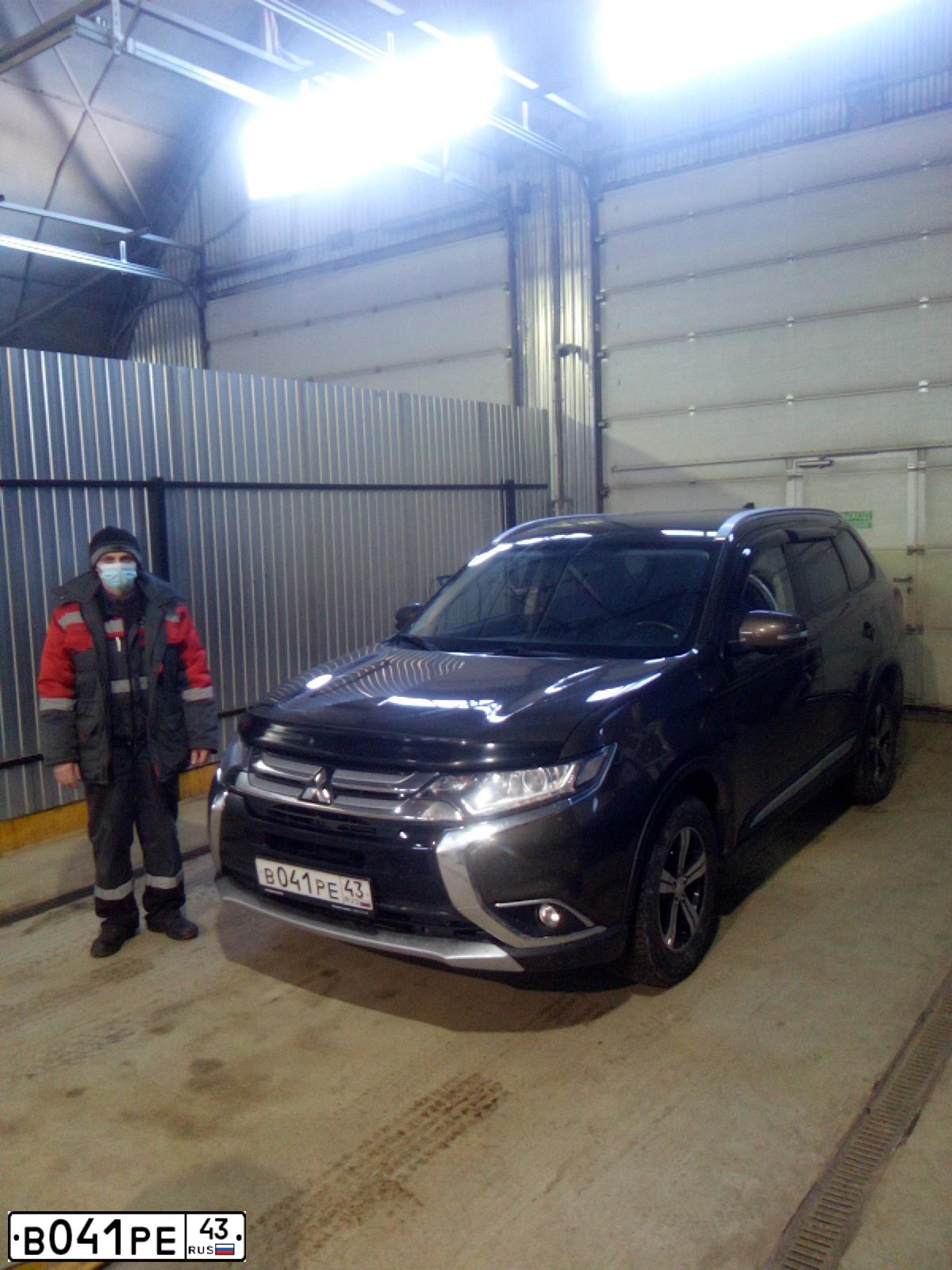 Фото автомобиля MITSUBISHI OUTLANDER, 2018 — госномер В041РЕ43. Цвет: Коричневый