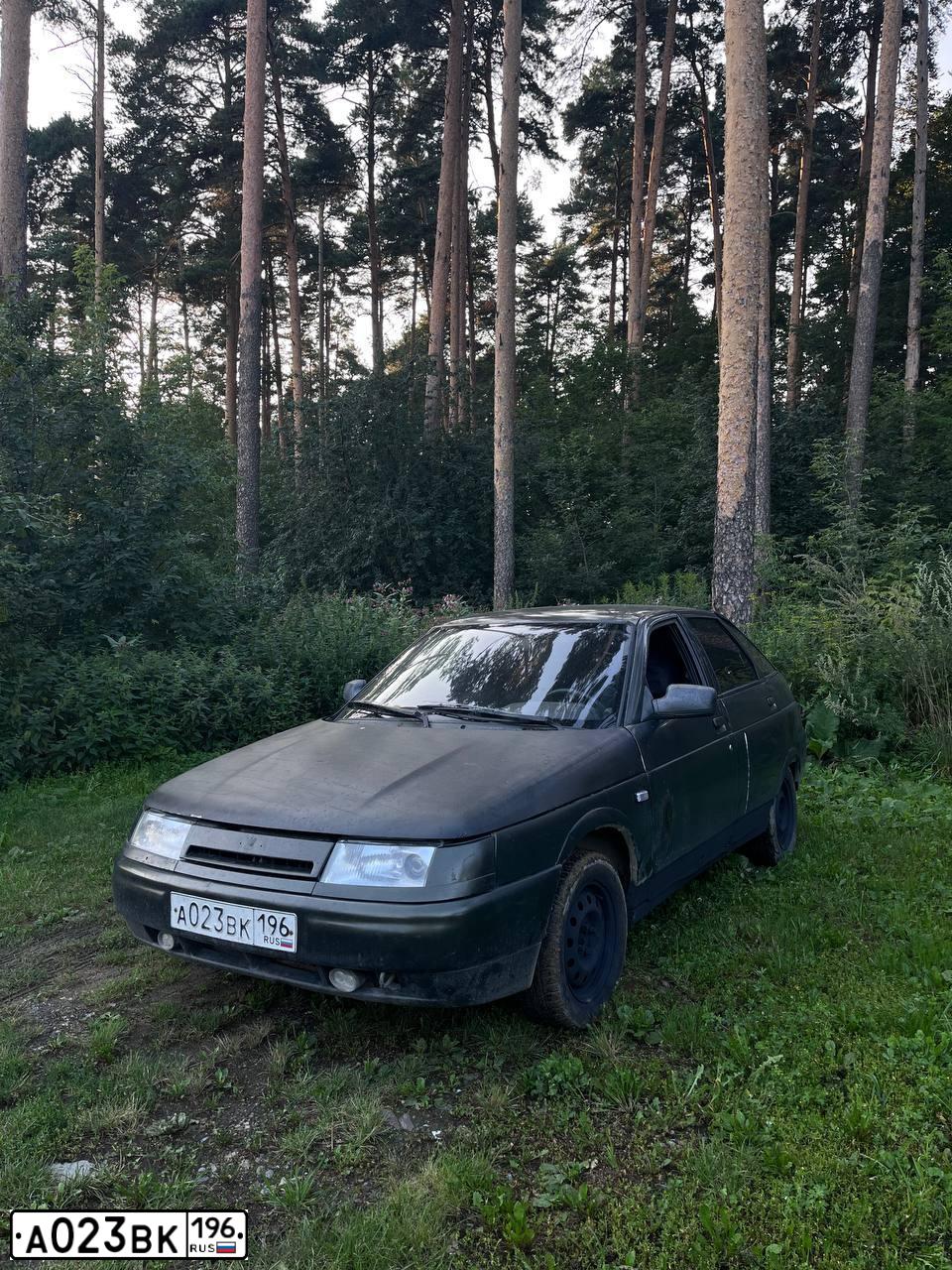 Фото автомобиля LADA 2112 LADA, 2005 — госномер А023ВК196. Цвет: Темно-зеленый