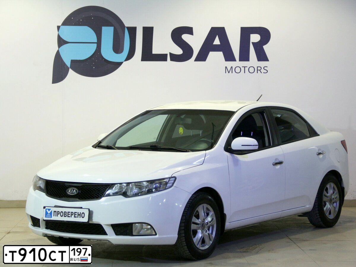 Фото автомобиля KIA CERATO, 2011 — госномер Е567НХ702. Цвет: Белый