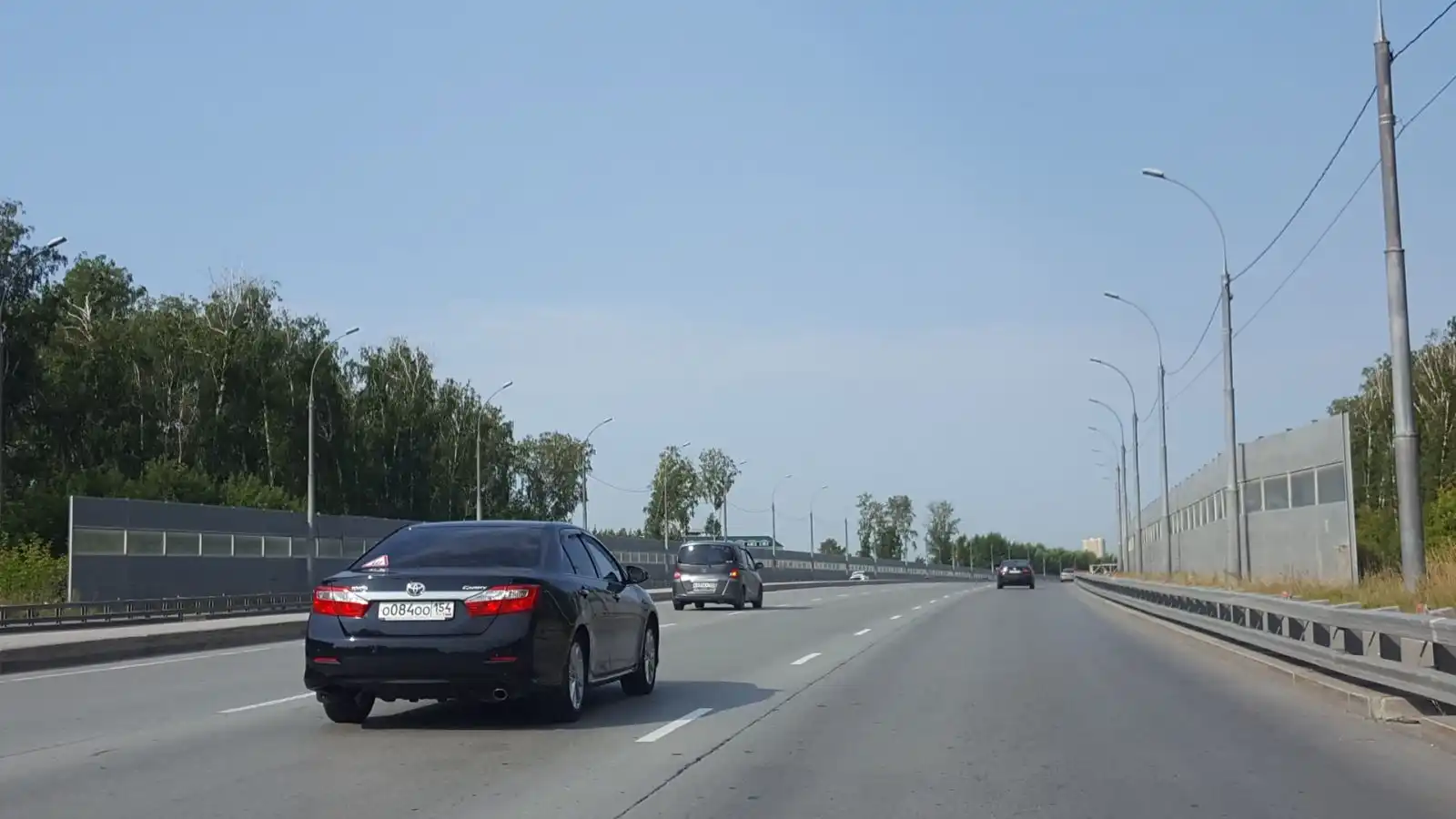 Фото автомобиля TOYOTA LANDCRUISER 200, 2013 — госномер О002ОО154. Цвет: СЕРЫЙ