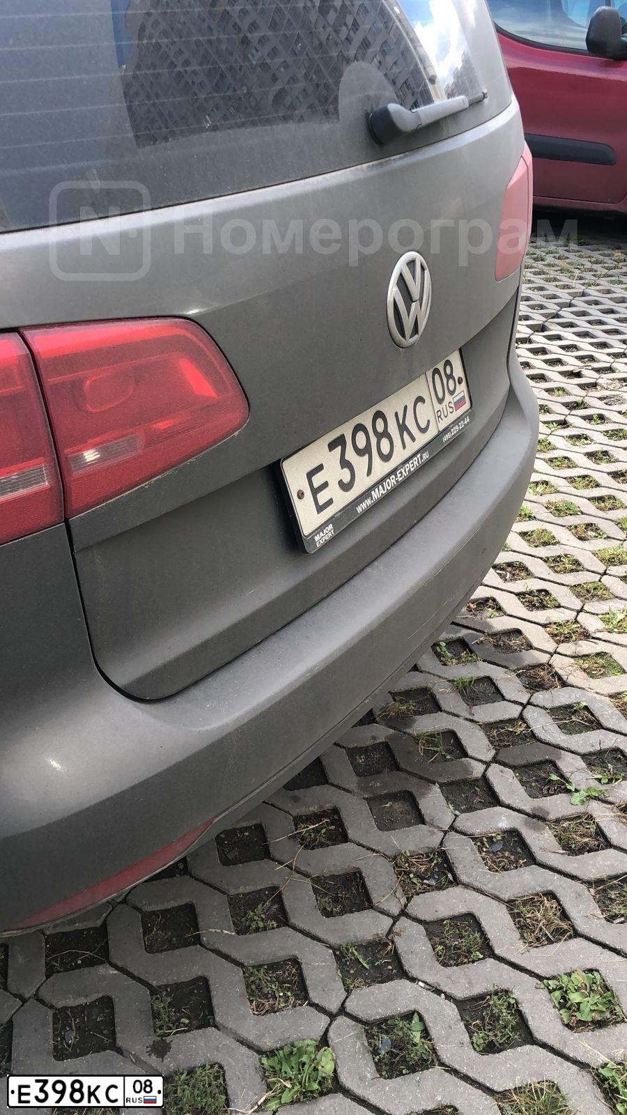 Фото автомобиля VOLKSWAGEN TOURAN, 2012 — госномер М030УМ750. Цвет: ТЕМНО СЕРЫЙ