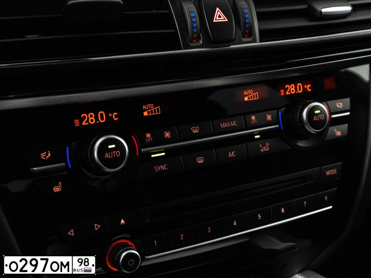 Фото автомобиля LANDROVER RANGE ROVER SPORT, 2012 — госномер Х959ВР178. Цвет: ЧЕРНЫЙ