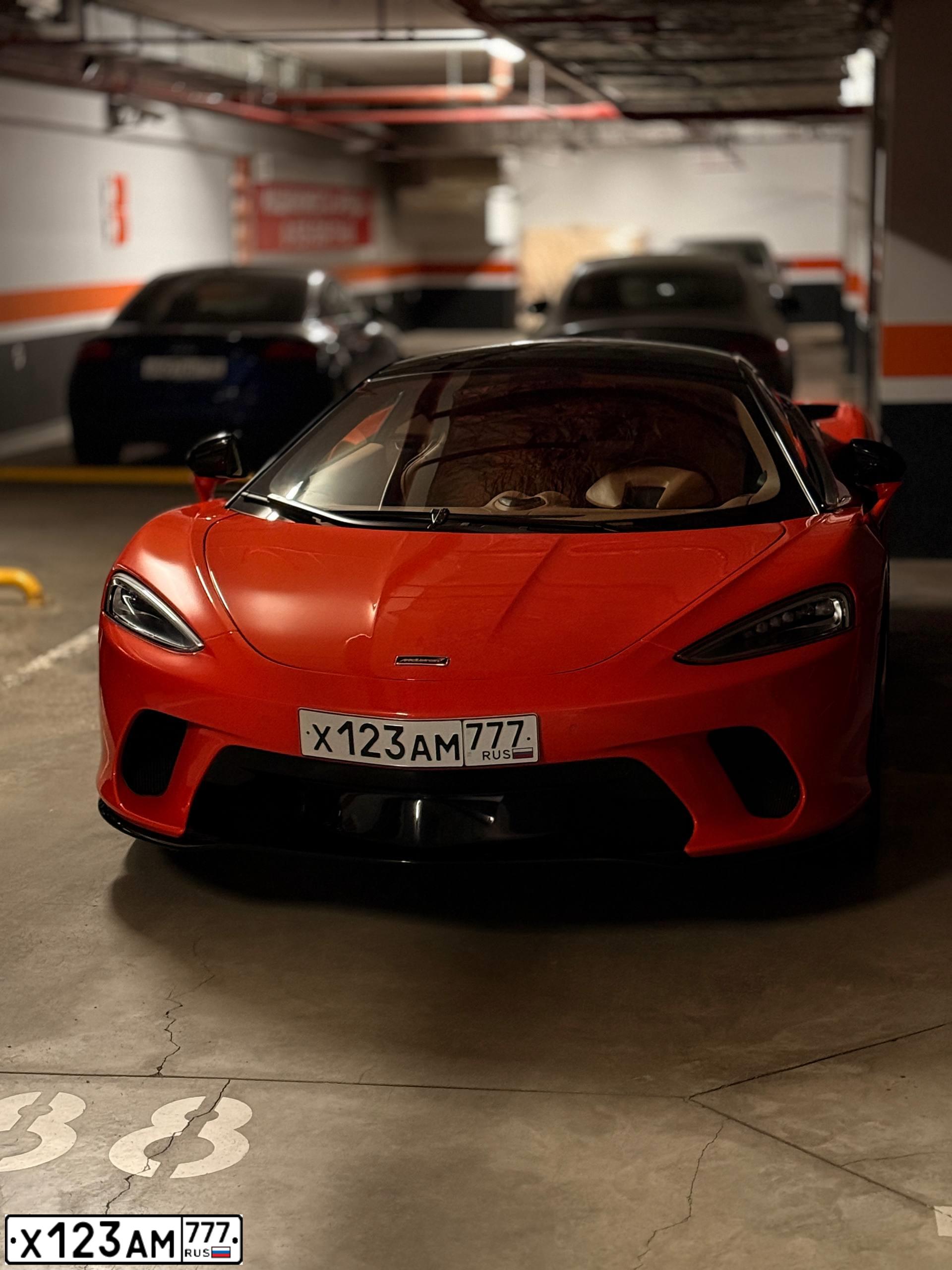 Фото автомобиля CHEVROLET CORVETTE, 2010 — госномер Х323КК797. Цвет: Красный
