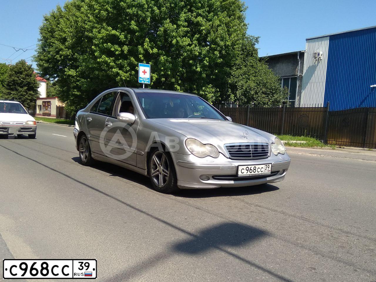 Фото автомобиля MERCEDES C-KLASSE, 2001 — госномер С968СС39. Цвет: Серый