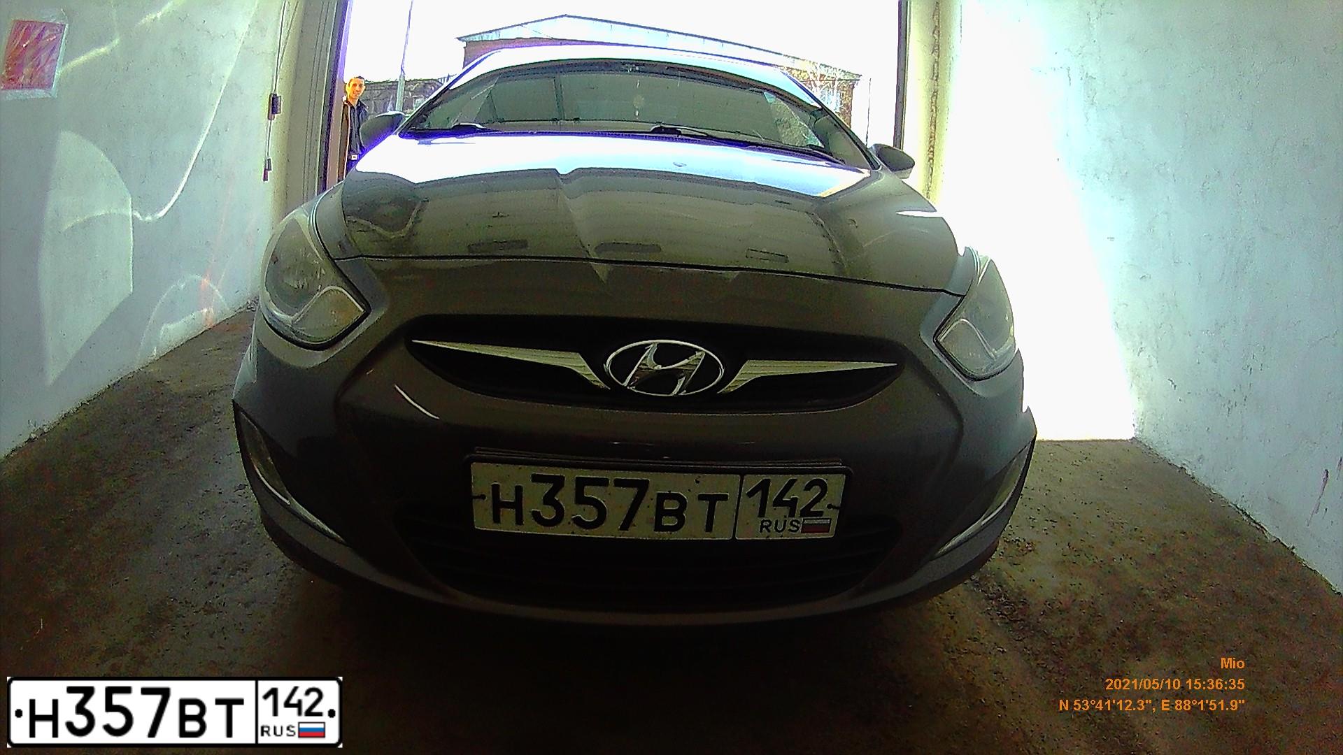 Фото автомобиля HYUNDAI SOLARIS, 2013 — госномер Н357ВТ142. Цвет: ЧЕРНО-СЕРЫЙ
