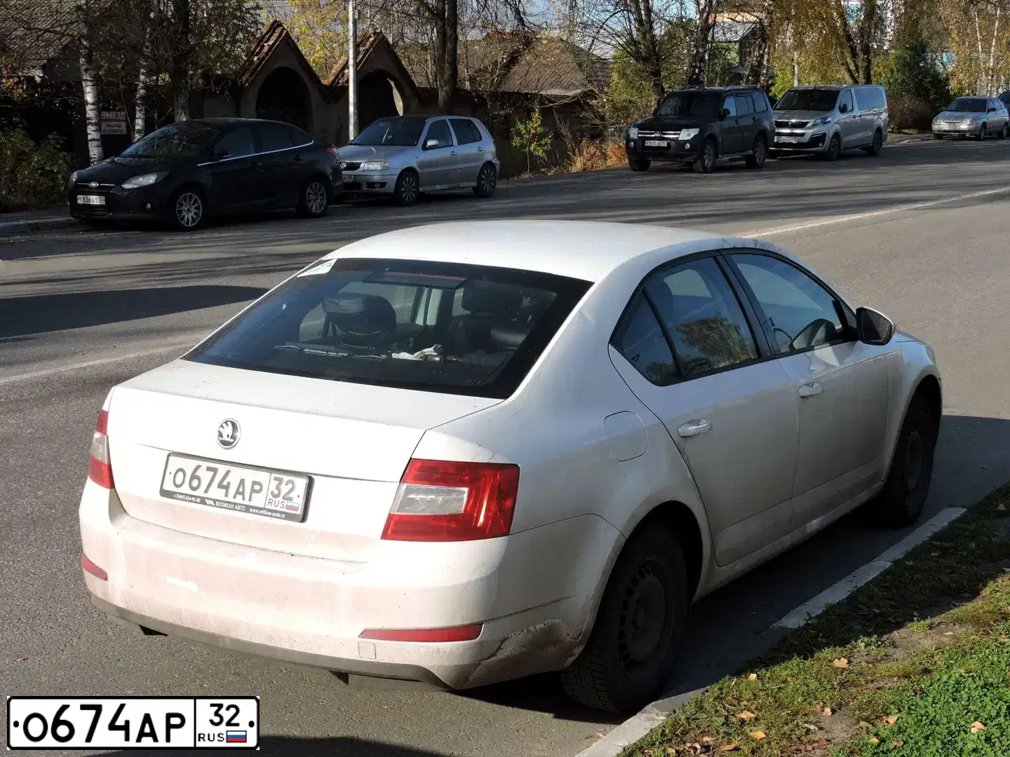 Фото автомобиля SKODA OCTAVIA, 2015 — госномер М332ХК134. Цвет: Белый