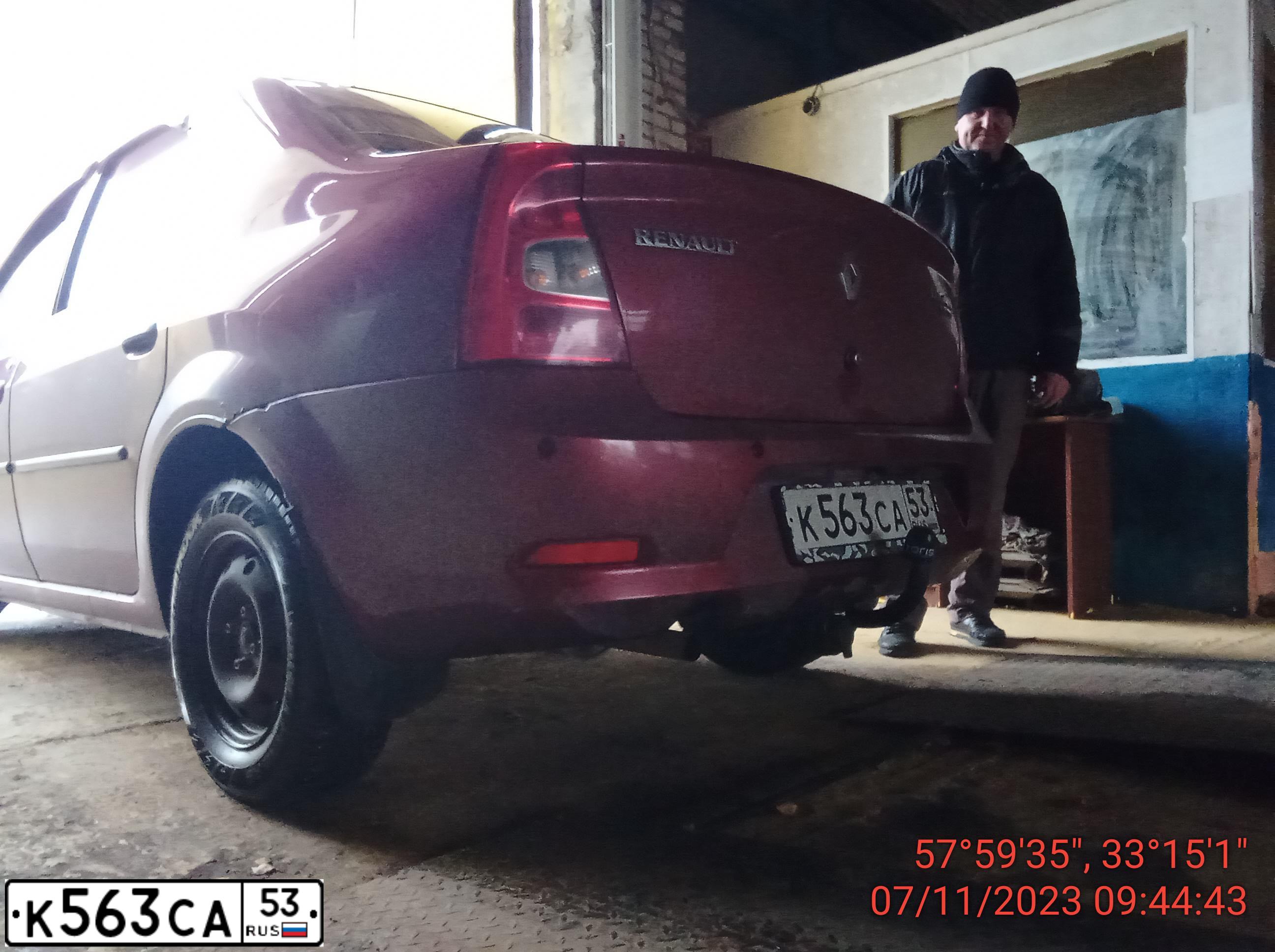 Фото автомобиля RENAULT LOGAN, 2010 — госномер К563СА53. Цвет: Красный