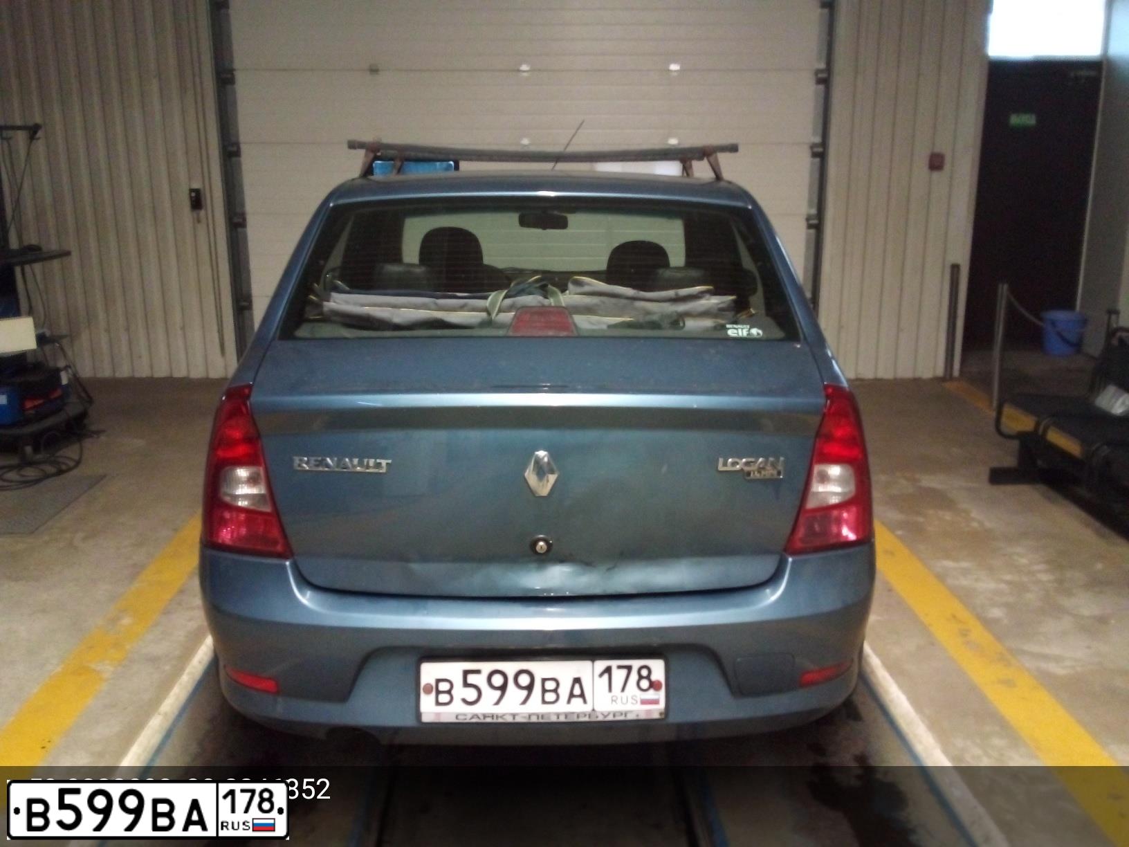 Фото автомобиля RENAULT LOGAN, 2010 — госномер В599ВА178. Цвет: СИНИЙ