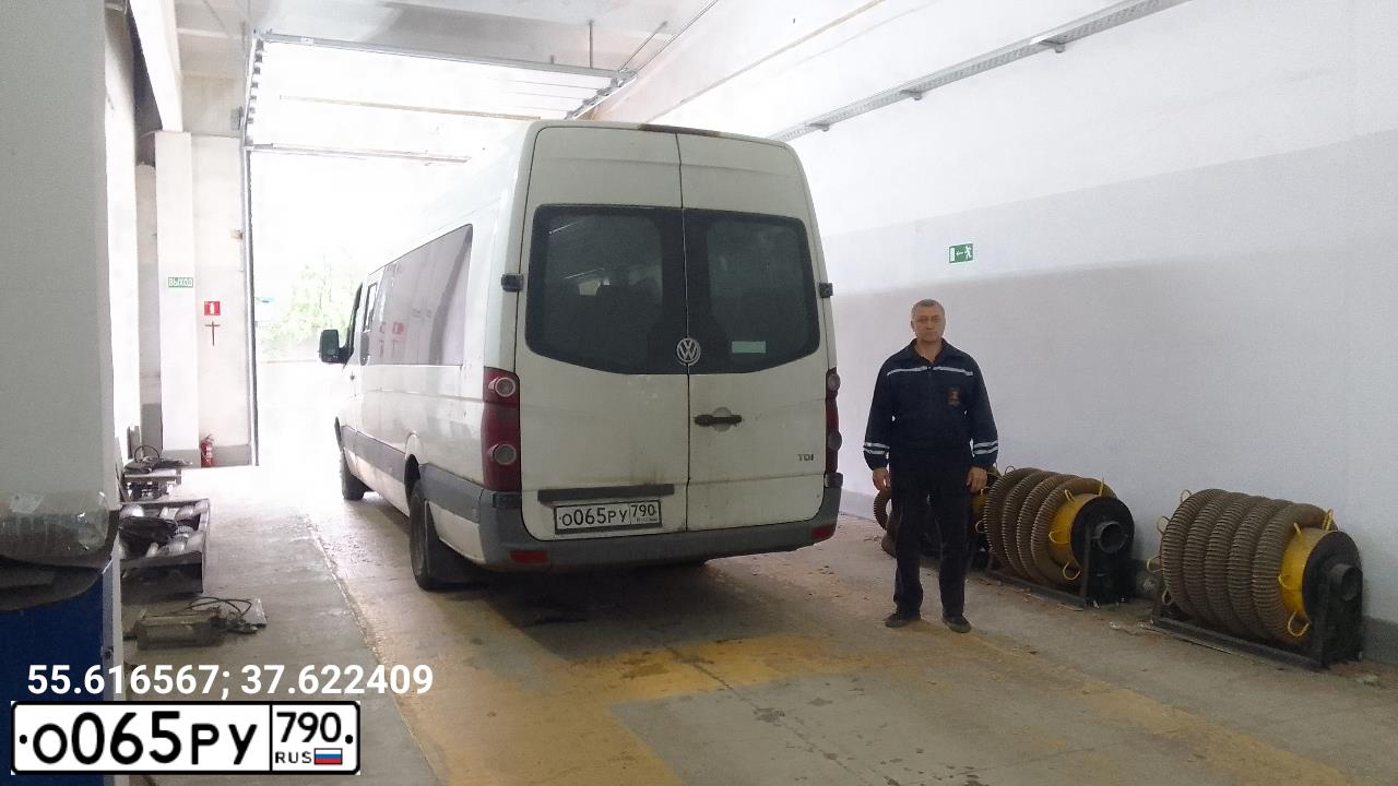 Фото автомобиля VOLKSWAGEN CRAFTER, 2011 — госномер Т717ТХ31. Цвет: Белый