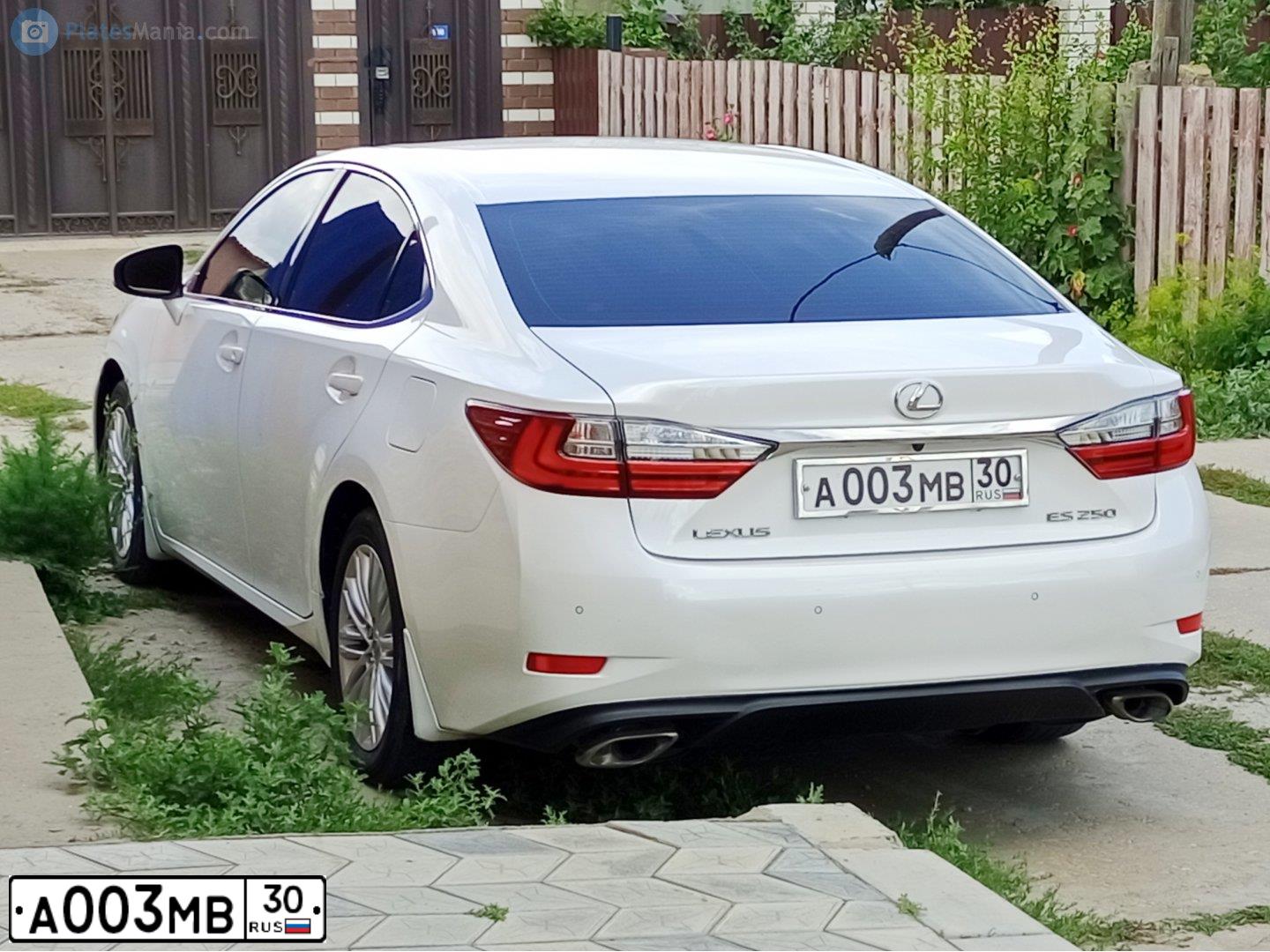 Фото автомобиля LEXUS ES, 2016 — госномер А003МВ30. Цвет: БЕЛЫЙ