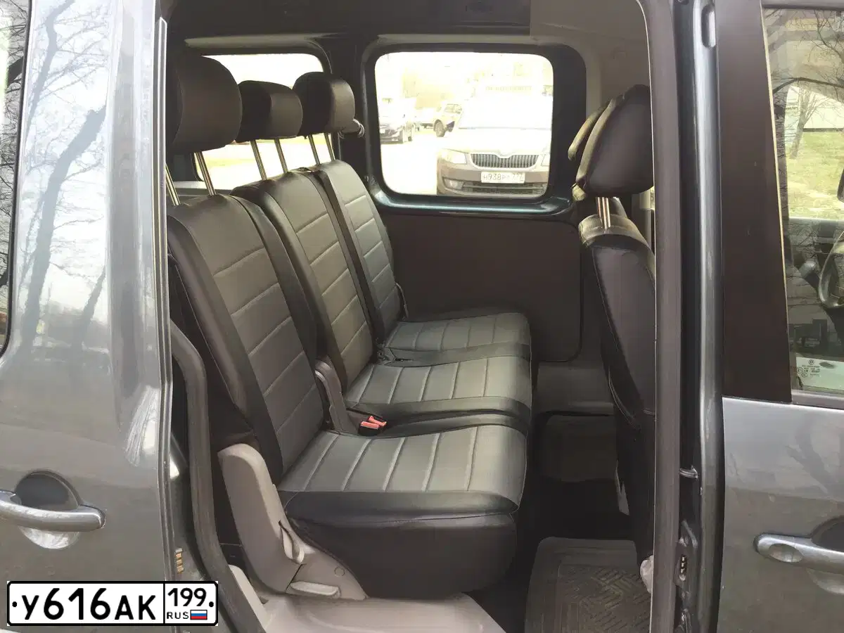 Фото автомобиля VOLKSWAGEN CADDY, 2007 — госномер С555УК35. Цвет: ТЕМНО-СЕРЫЙ