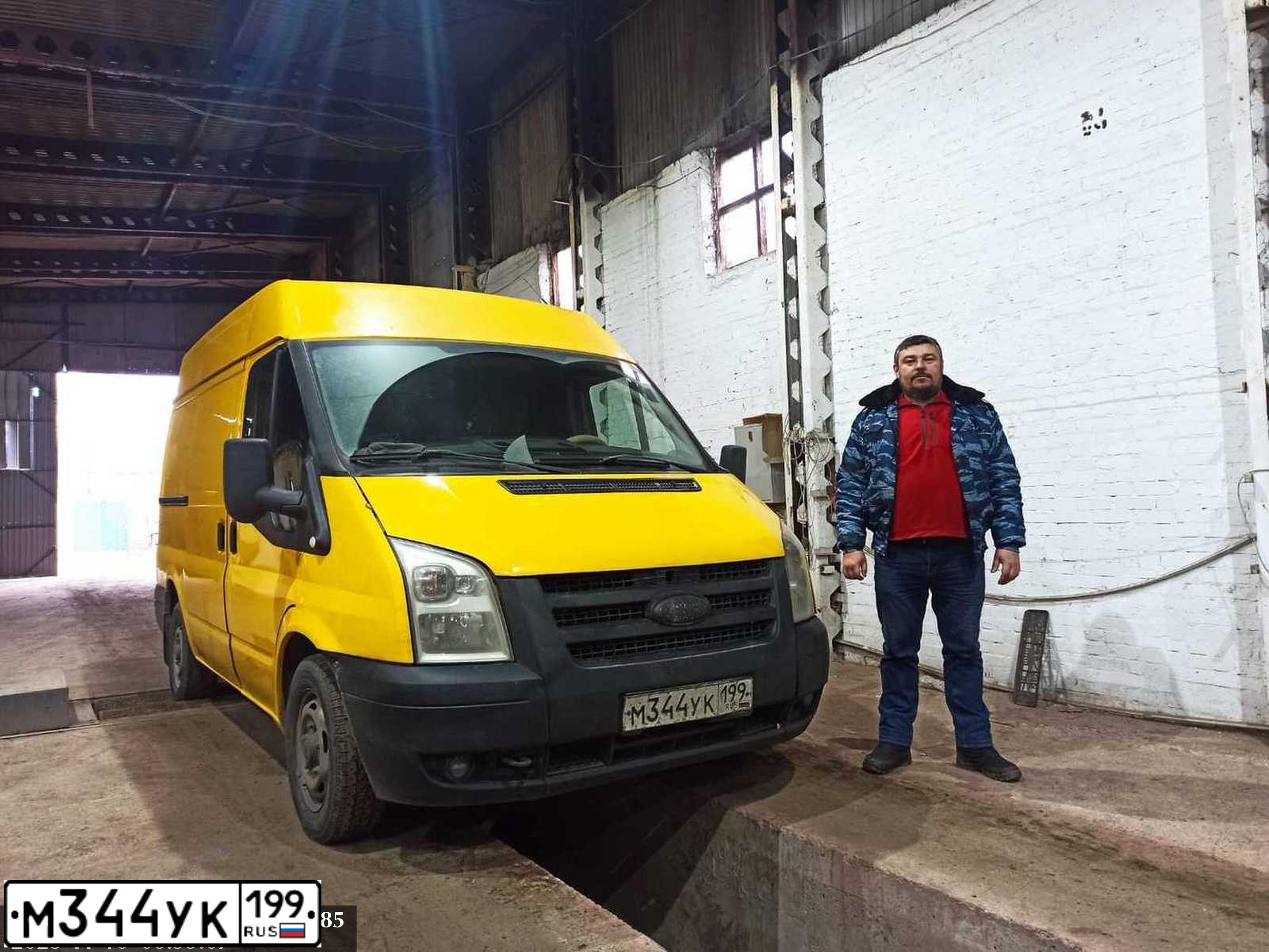 Фото автомобиля FORD TRANSIT, 2009 — госномер М344УК199. Цвет: ЖЕЛТЫЙ