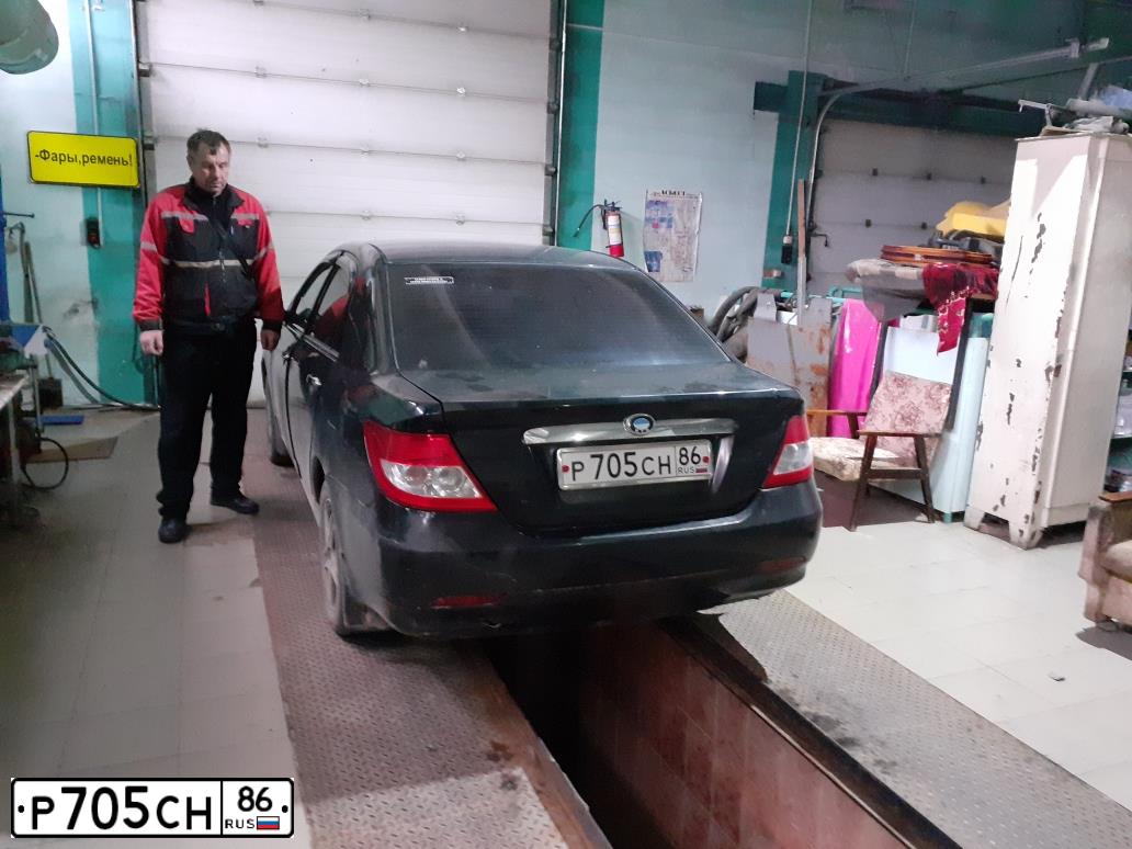 Фото автомобиля BYD F3, 2008 — госномер Р705СН86. Цвет: ЧЕРНЫЙ