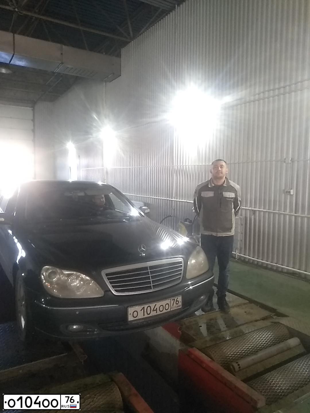 Фото автомобиля MERCEDES S-KLASSE, 2003 — госномер О104ОО76. Цвет: ЧЕРНЫЙ