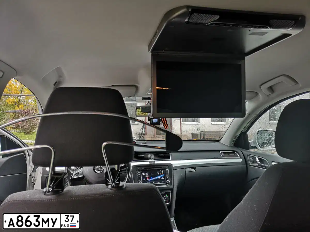 Фото автомобиля SKODA SUPERB, 2013 — госномер А863МУ37. Цвет: Белый