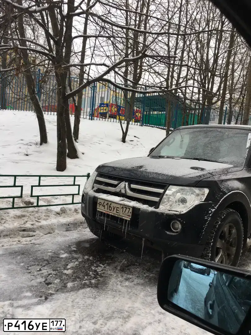 Фото автомобиля MITSUBISHI PAJERO, 2007 — госномер Р416УЕ177. Цвет: ЧЕРНЫЙ