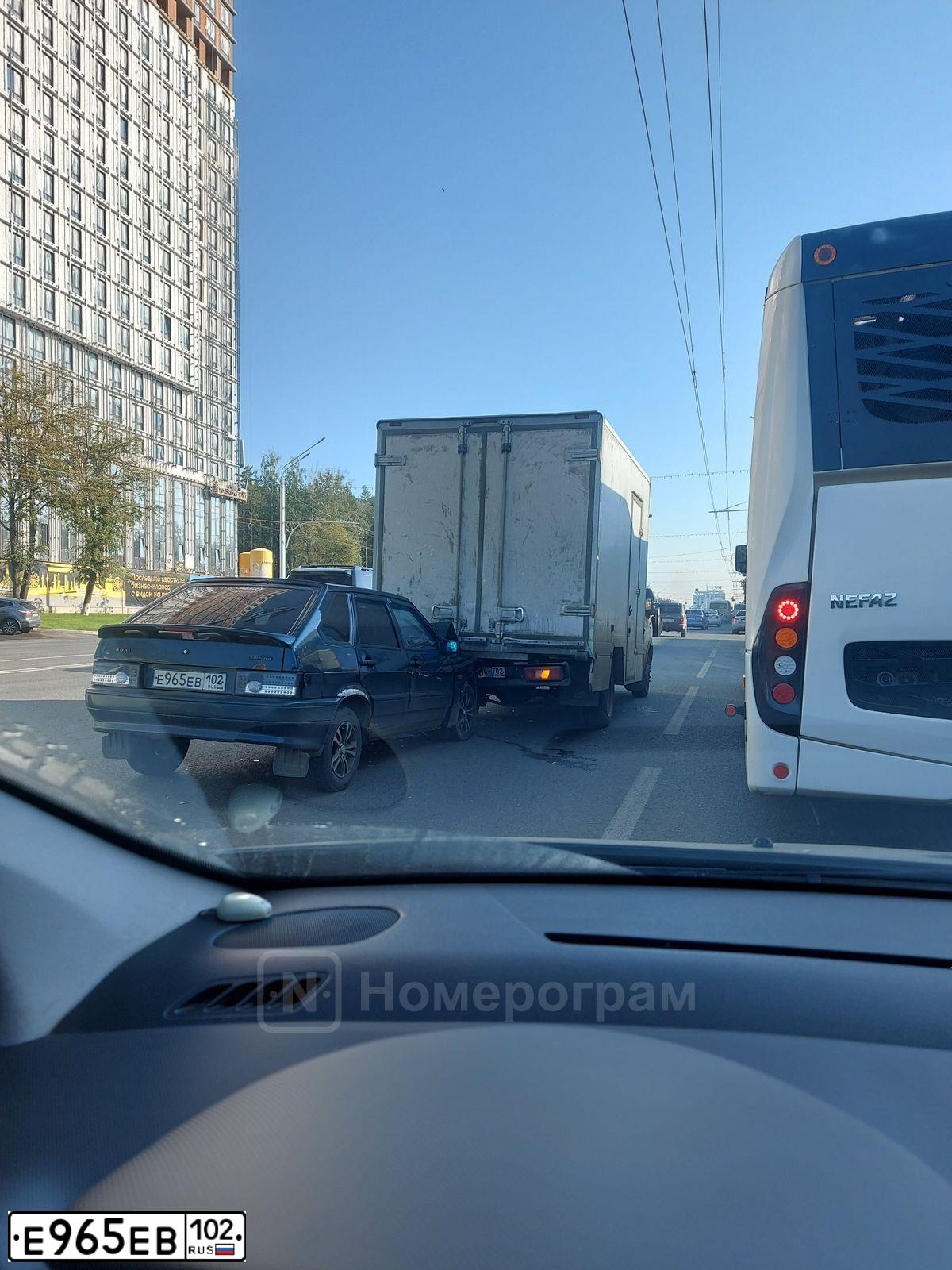Фото автомобиля LADA 2114 SAMARA, 2007 — госномер Е965ЕВ102. Цвет: Темно-зеленый