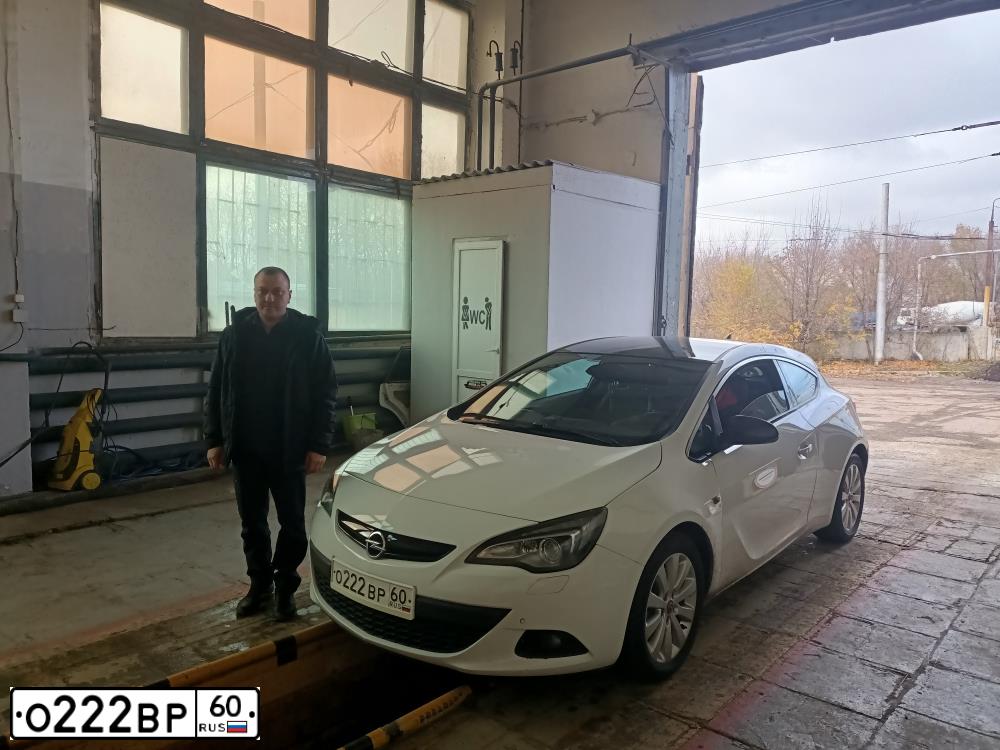 Фото автомобиля LADA 2112 LADA, 2007 — госномер В889ОК164. Цвет: БЕЛЫЙ