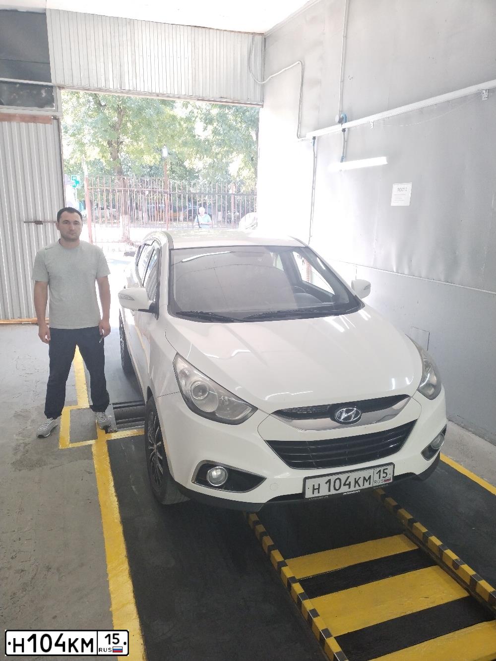 Фото автомобиля HYUNDAI IX35, 2013 — госномер Р800АТ62. Цвет: Белый