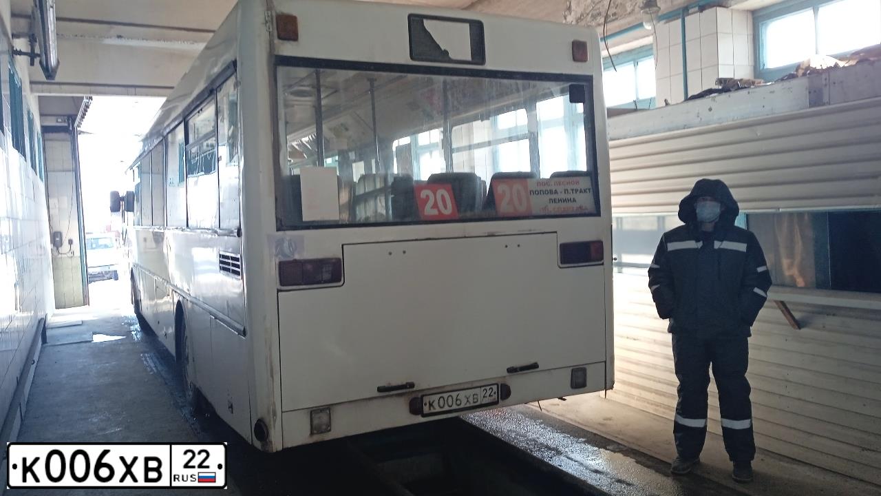 Фото автомобиля MERCEDES O 405, 1980 — госномер К006ХВ22. Цвет: БЕЛЫЙ