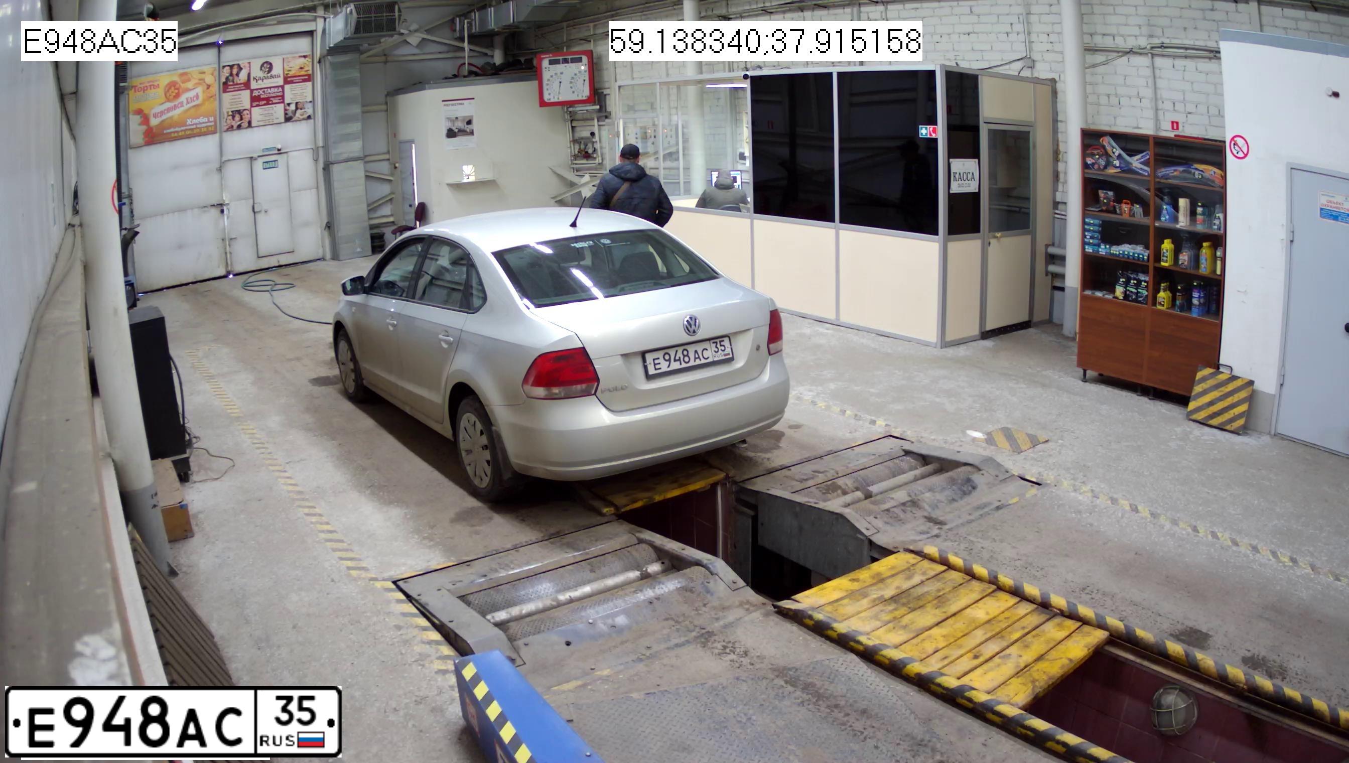 Фото автомобиля VOLKSWAGEN POLO, 2013 — госномер Е948АС35. Цвет: СЕРЕБРИСТО-ЖЕЛТЫЙ