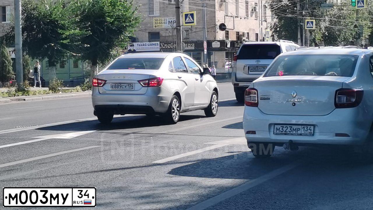 Фото автомобиля VOLKSWAGEN TOUAREG, 2007 — госномер У577РС48. Цвет: СЕРЫЙ ТЕМНЫЙ