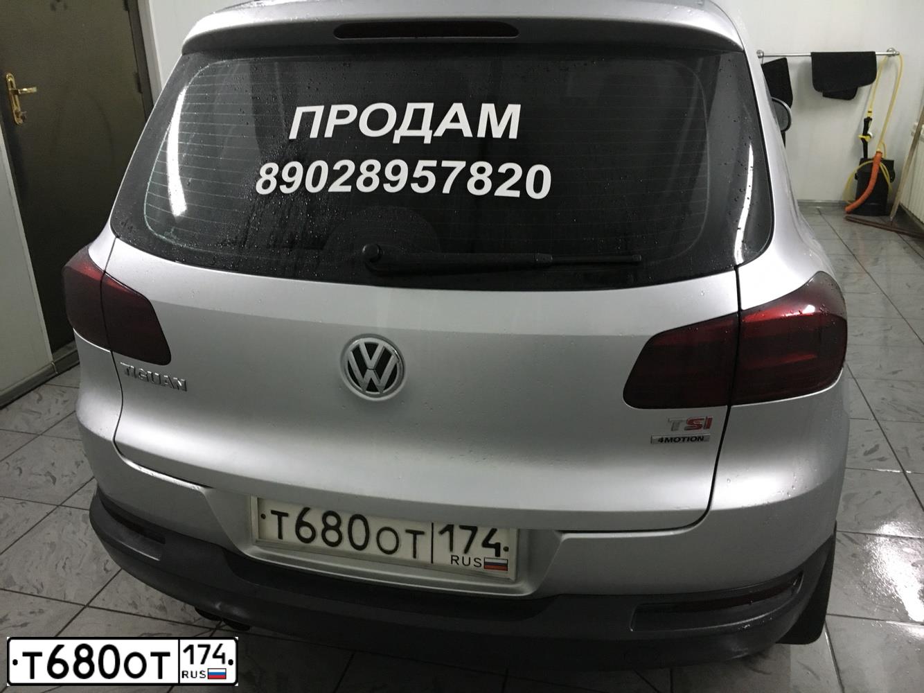 Фото автомобиля VOLKSWAGEN TIGUAN, 2013 — госномер Т680ОТ174. Цвет: Серебристый